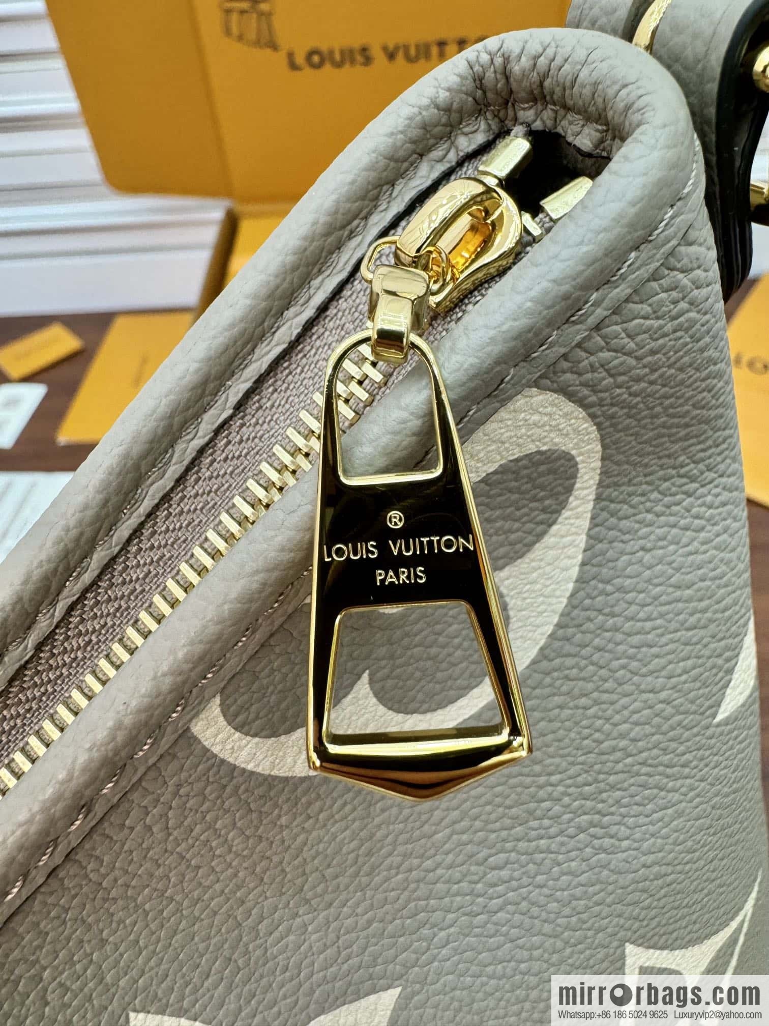 LV M47180 CARRYALL Small handbag