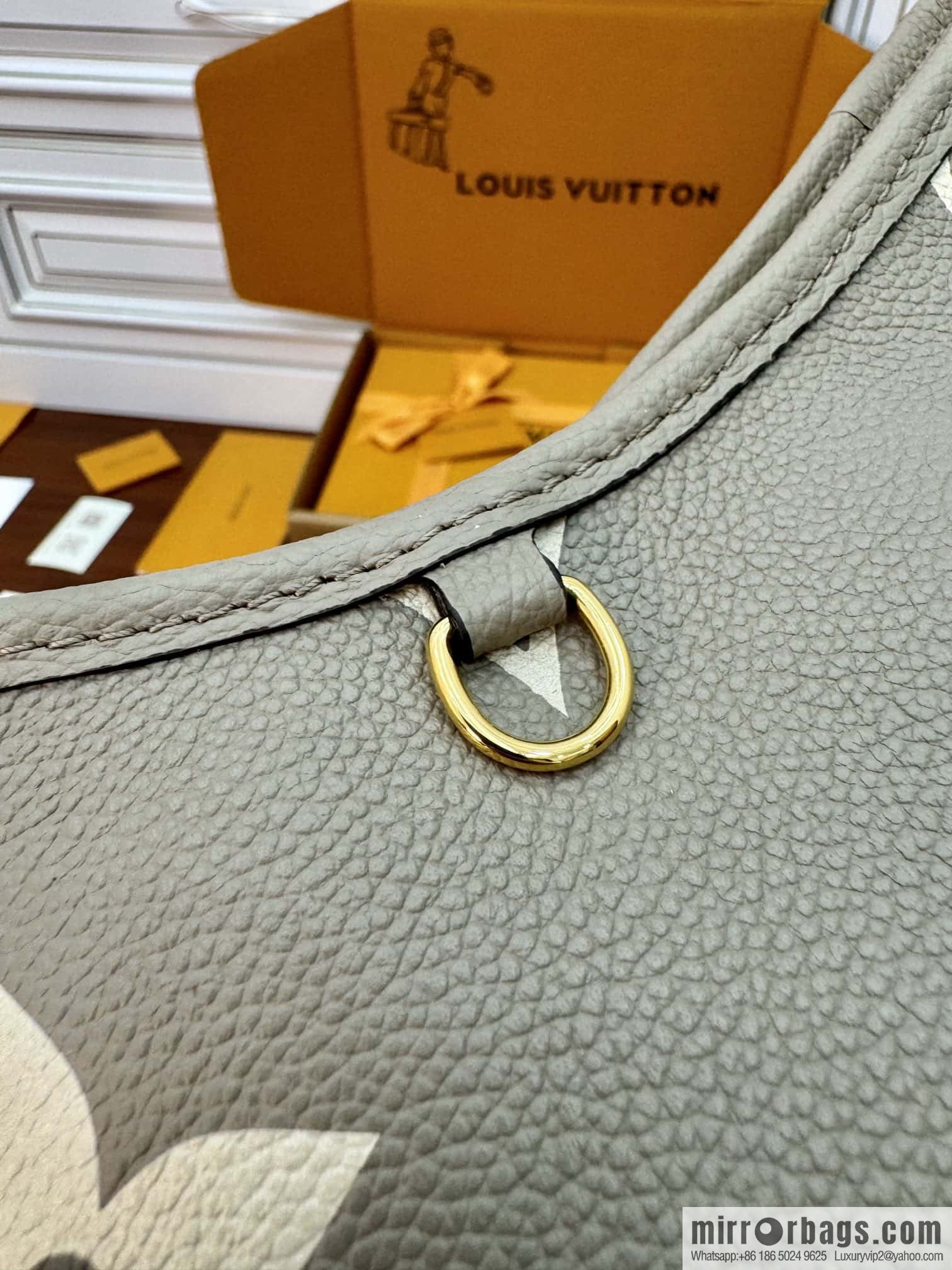 LV M47180 CARRYALL Small handbag