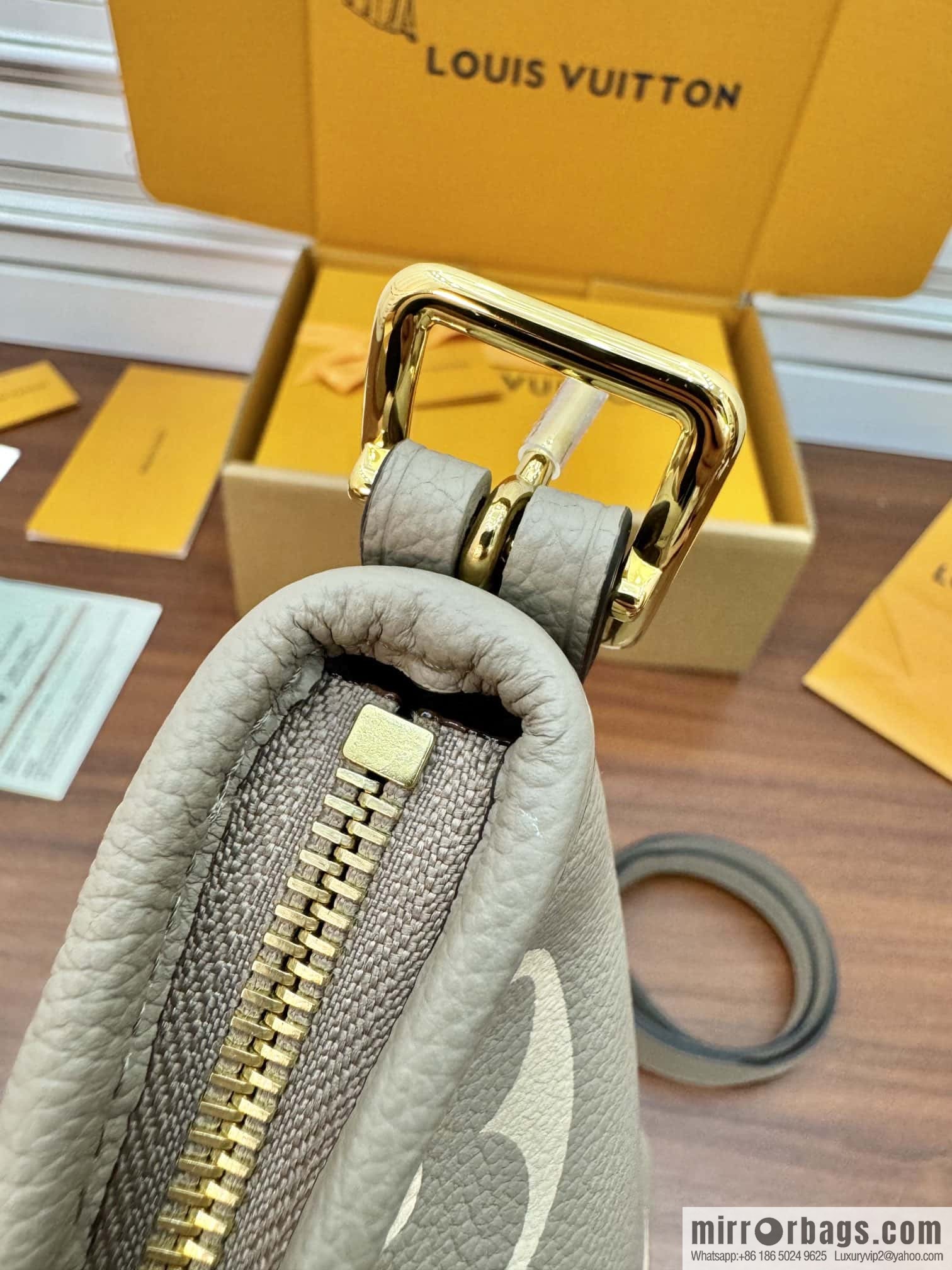LV M47180 CARRYALL Small handbag