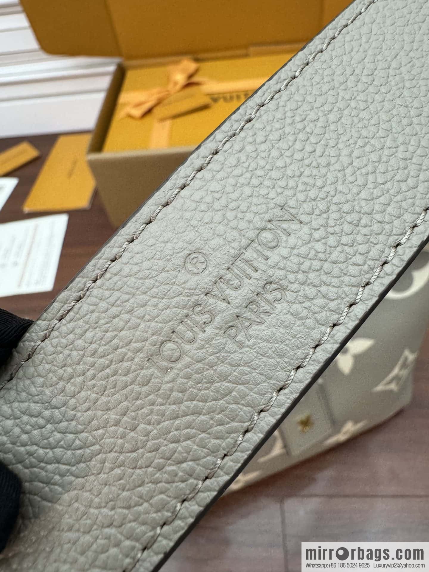 LV M47180 CARRYALL Small handbag