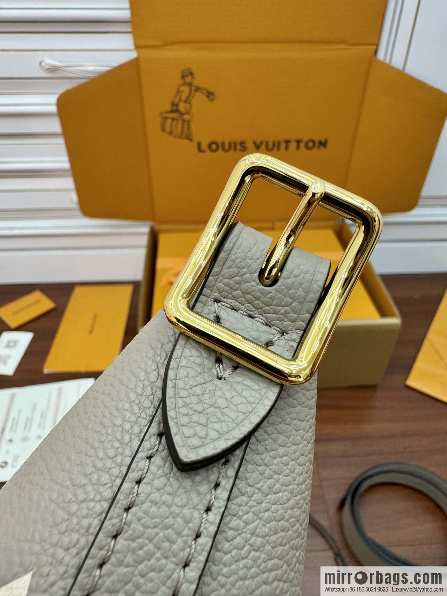 LV M47180 CARRYALL Small handbag