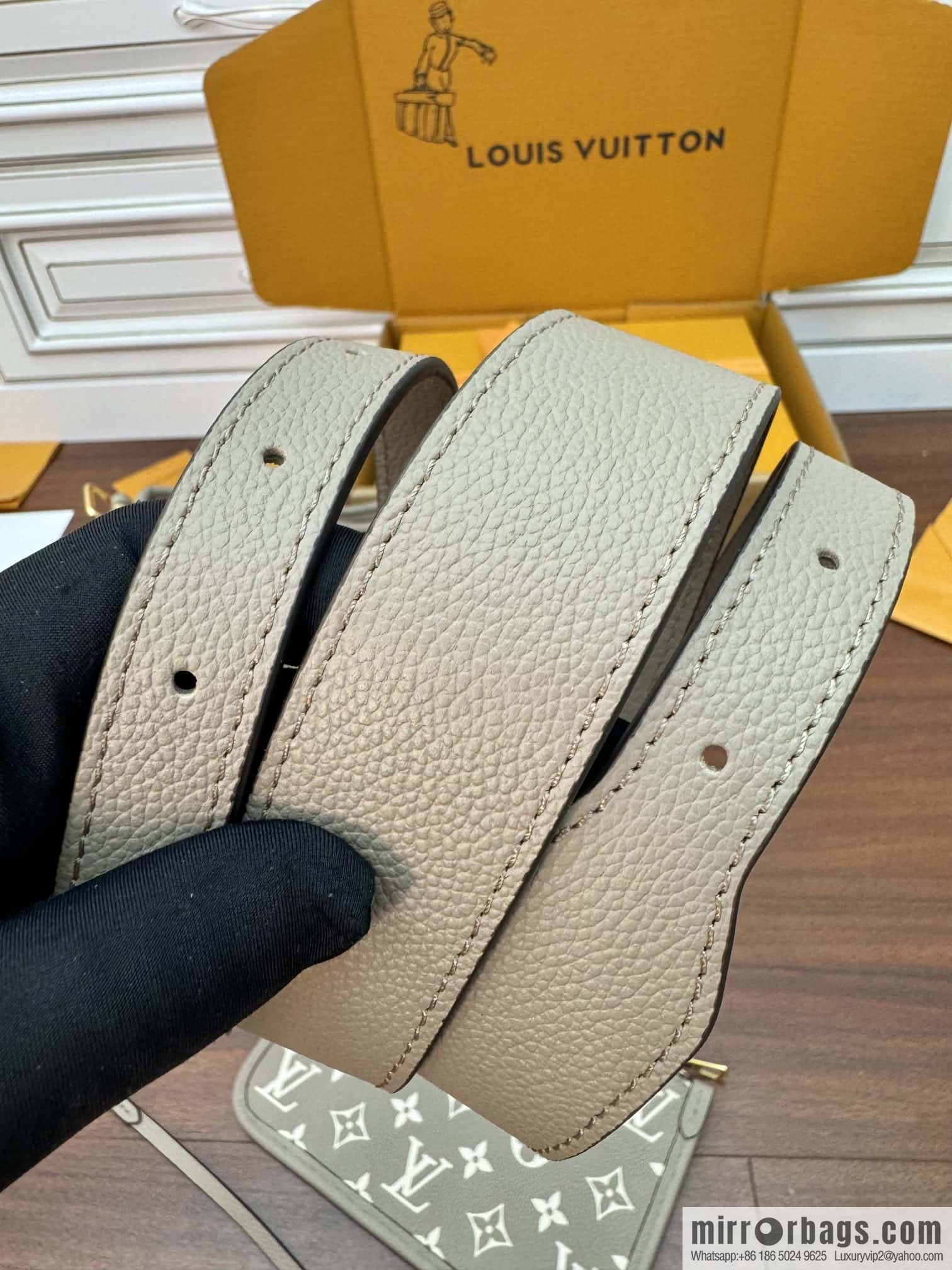 LV M47180 CARRYALL Small handbag