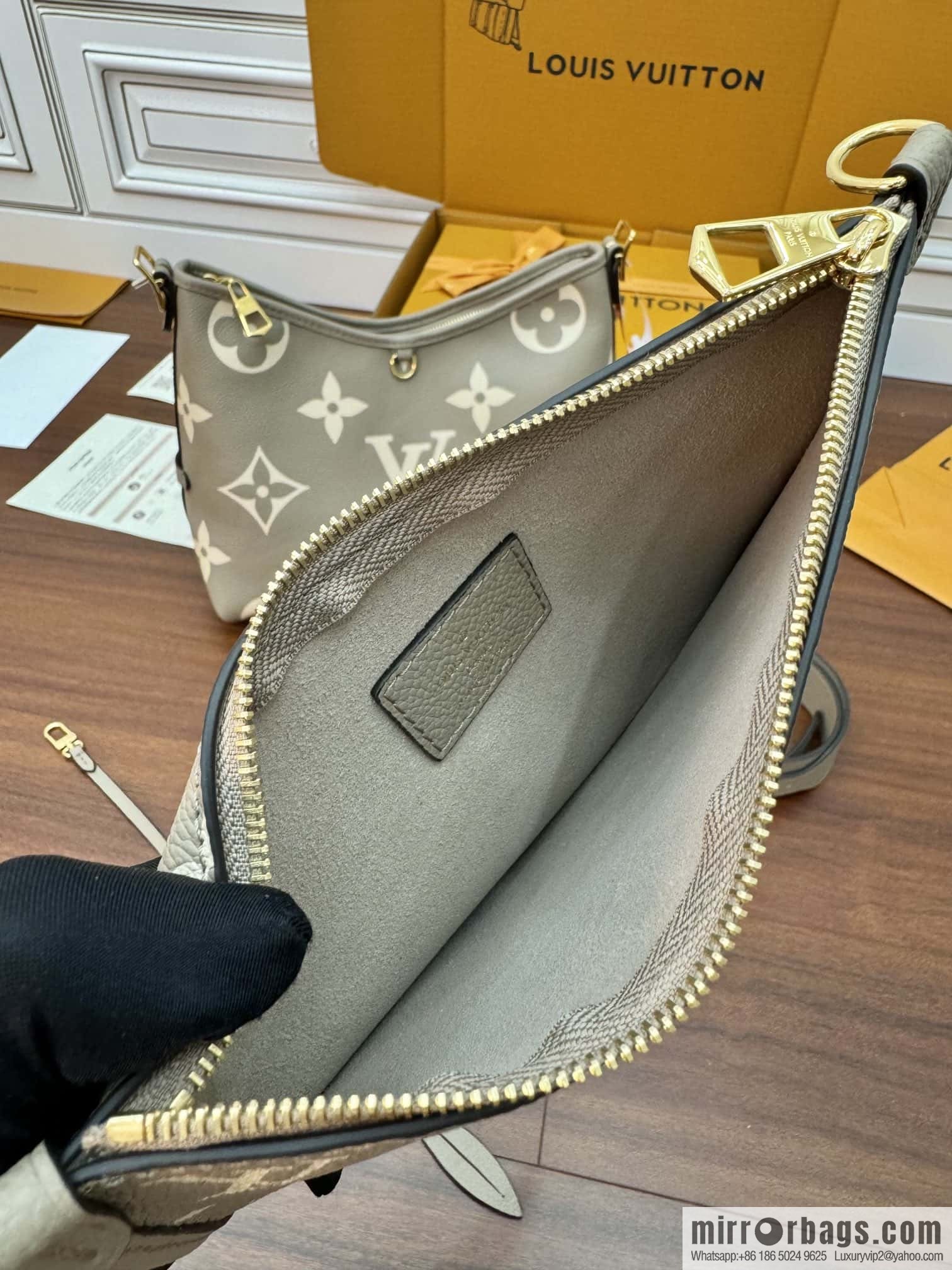 LV M47180 CARRYALL Small handbag
