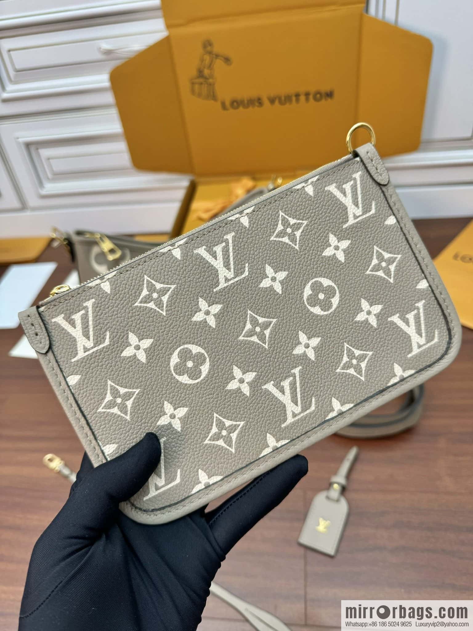 LV M47180 CARRYALL Small handbag