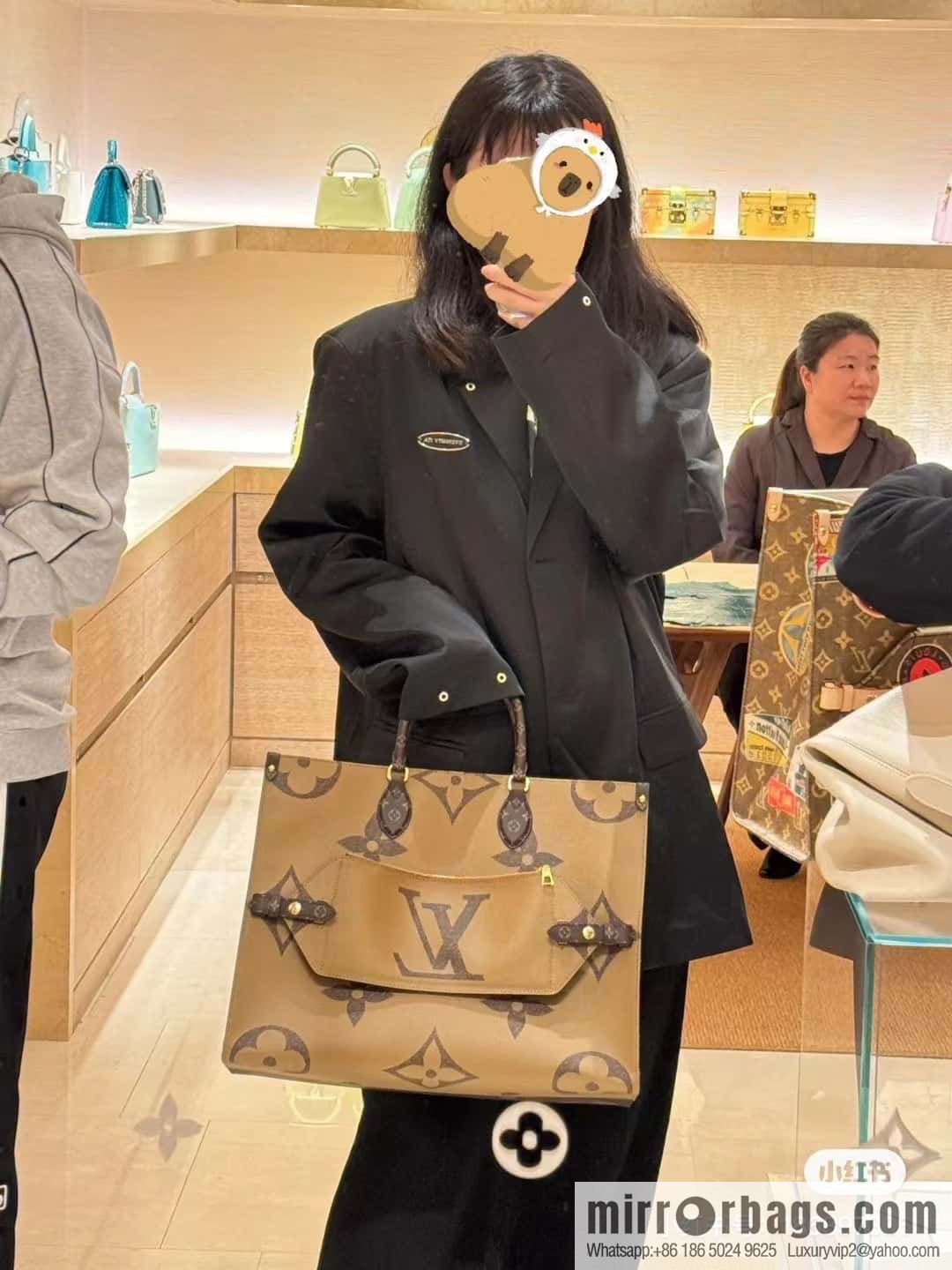 LV M46823 ONTHEGO VOYAGE BAG