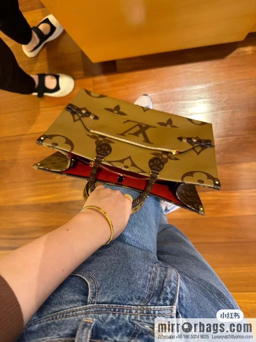LV M46823 ONTHEGO VOYAGE BAG