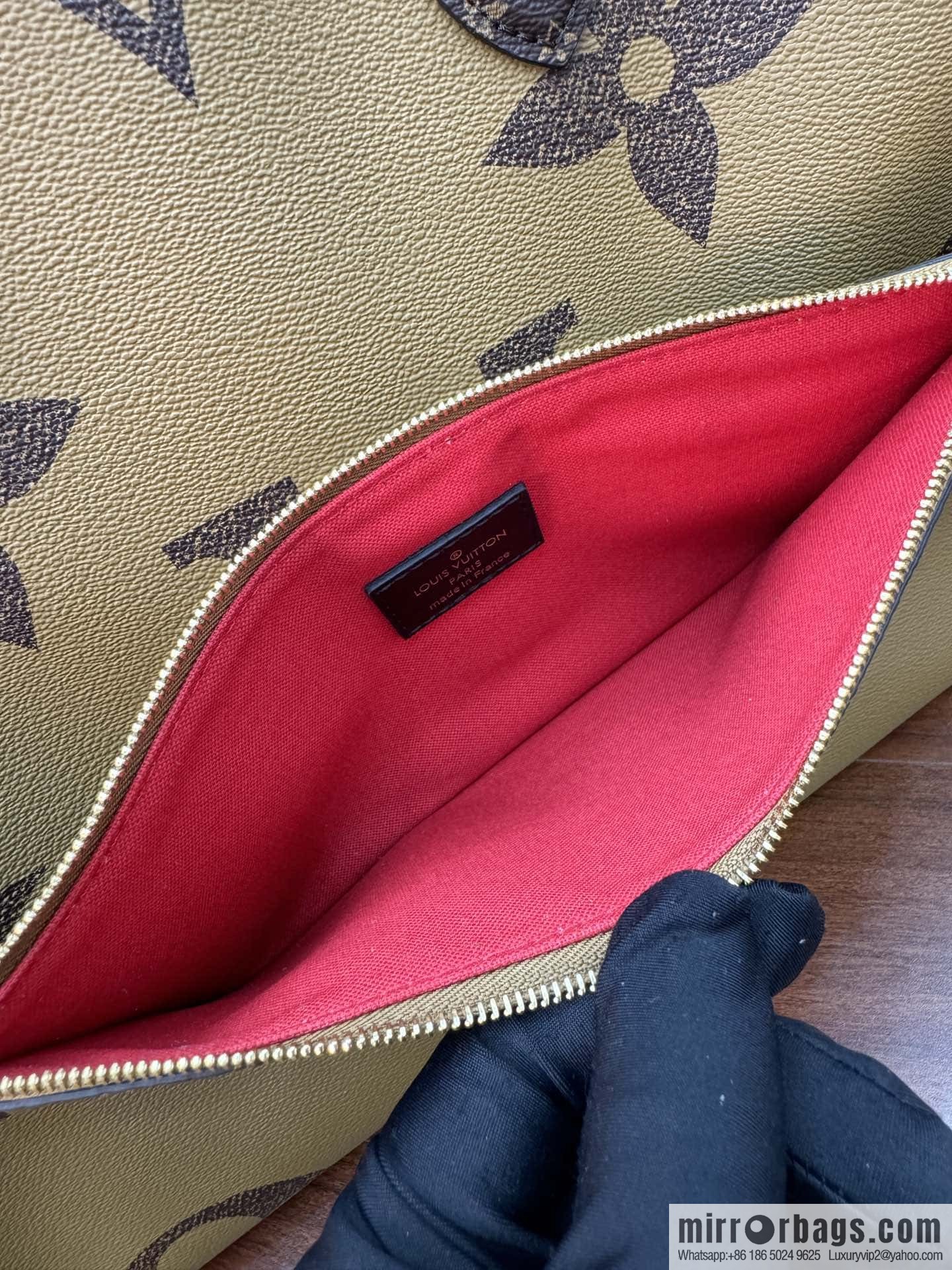LV M46823 ONTHEGO VOYAGE BAG