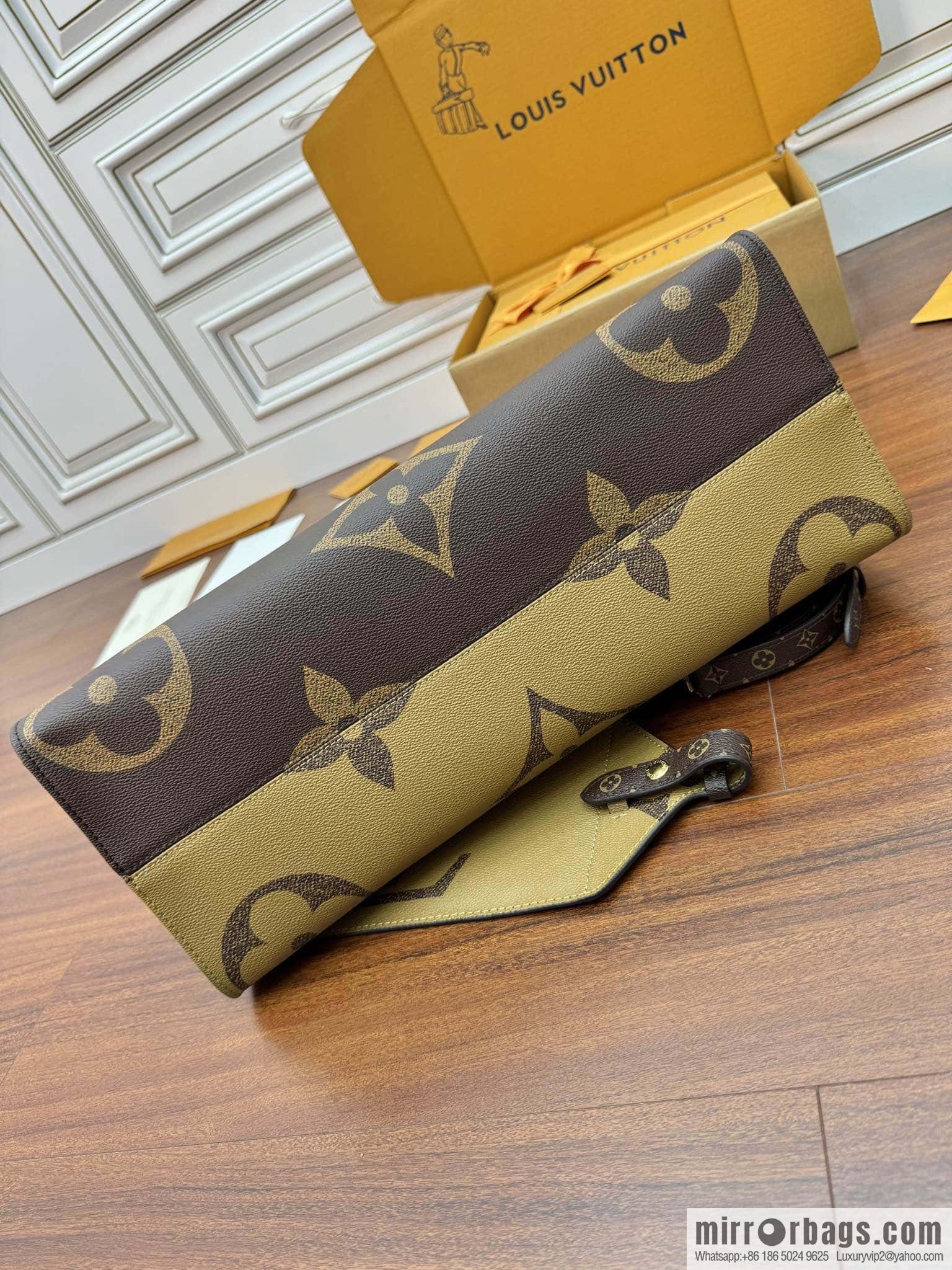 LV M46823 ONTHEGO VOYAGE BAG