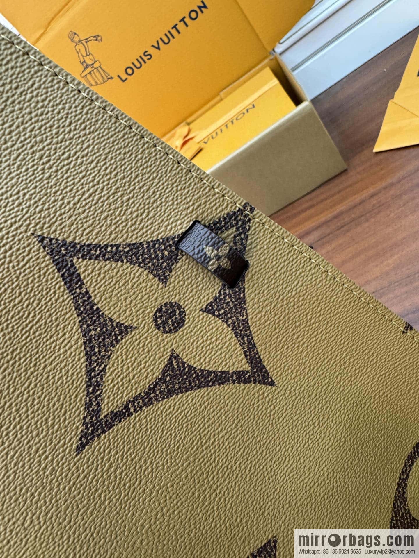 LV M46823 ONTHEGO VOYAGE BAG