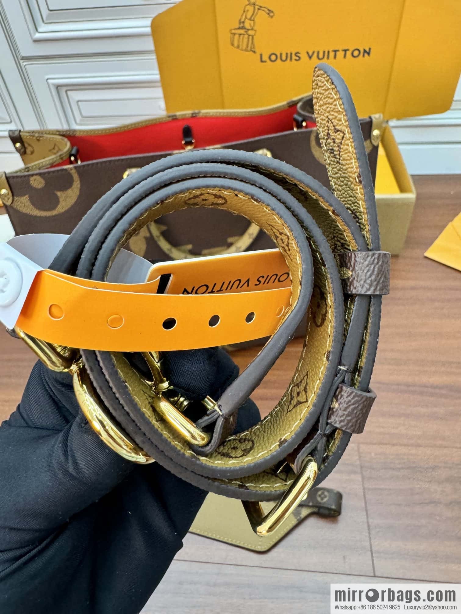 LV M46823 ONTHEGO VOYAGE BAG