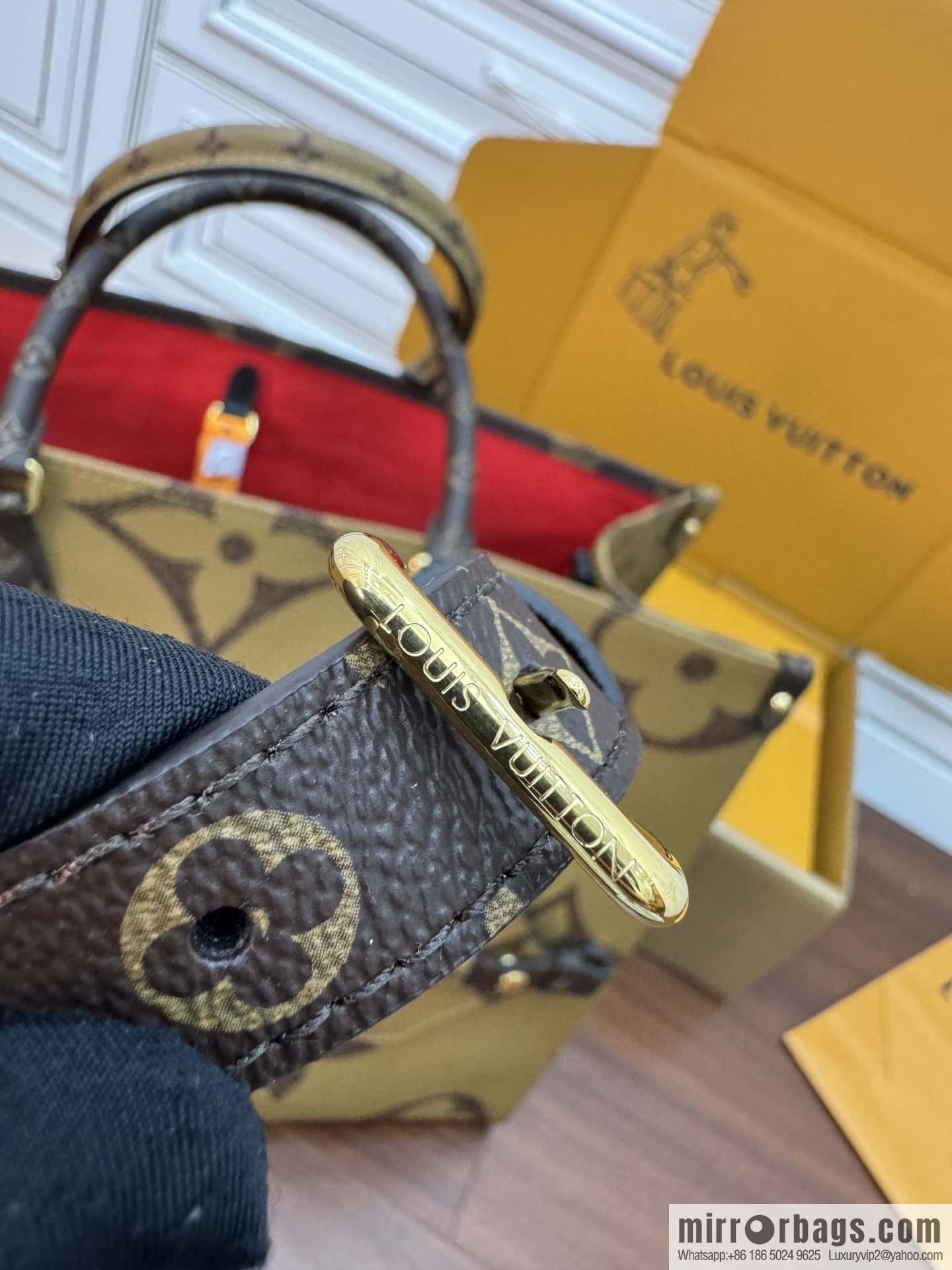 LV M46823 ONTHEGO VOYAGE BAG