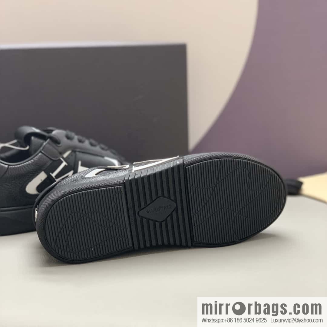 Valentino 🔥 men's and women's sneakers