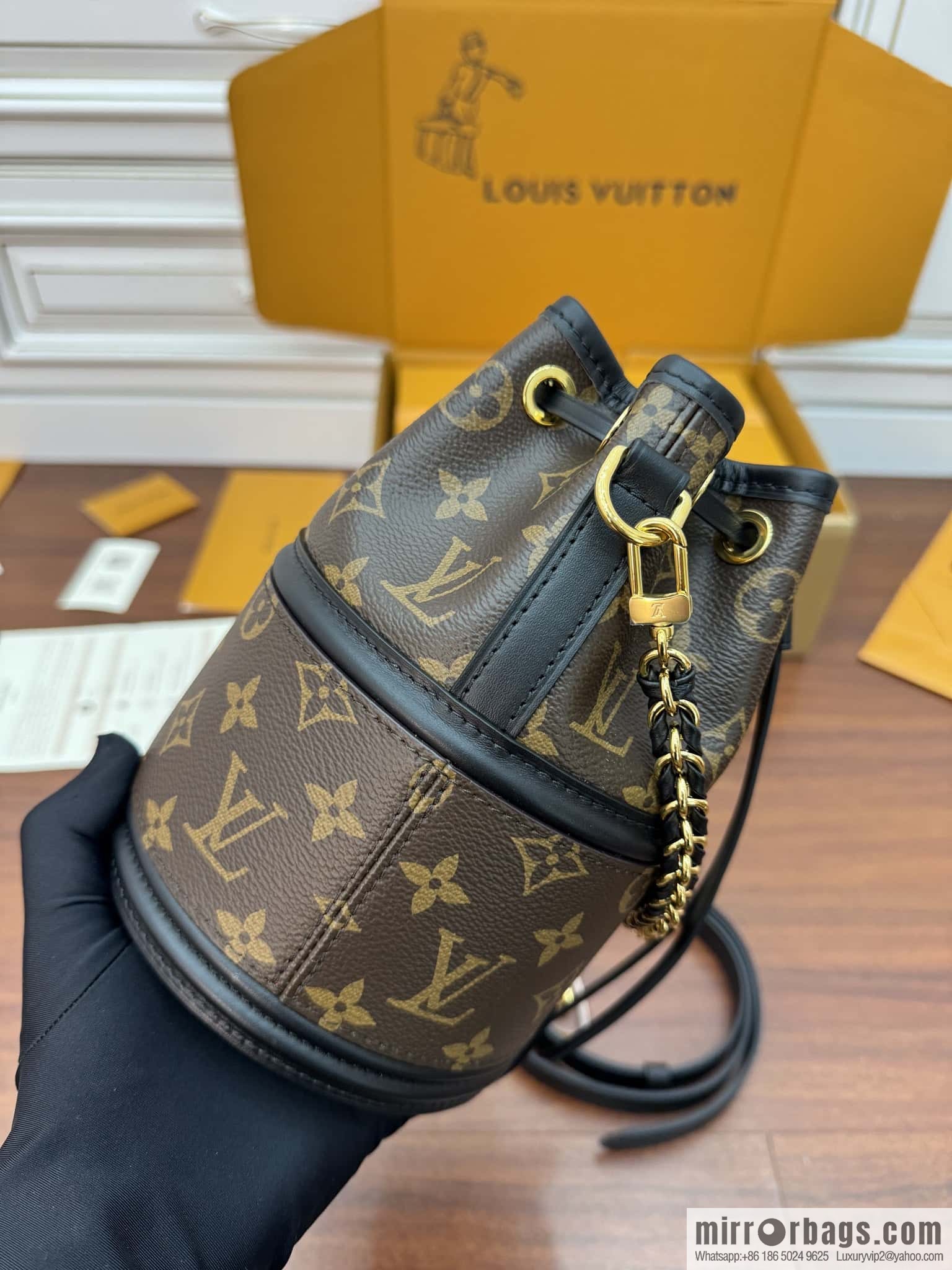 LV M83480 CANOE handbag
