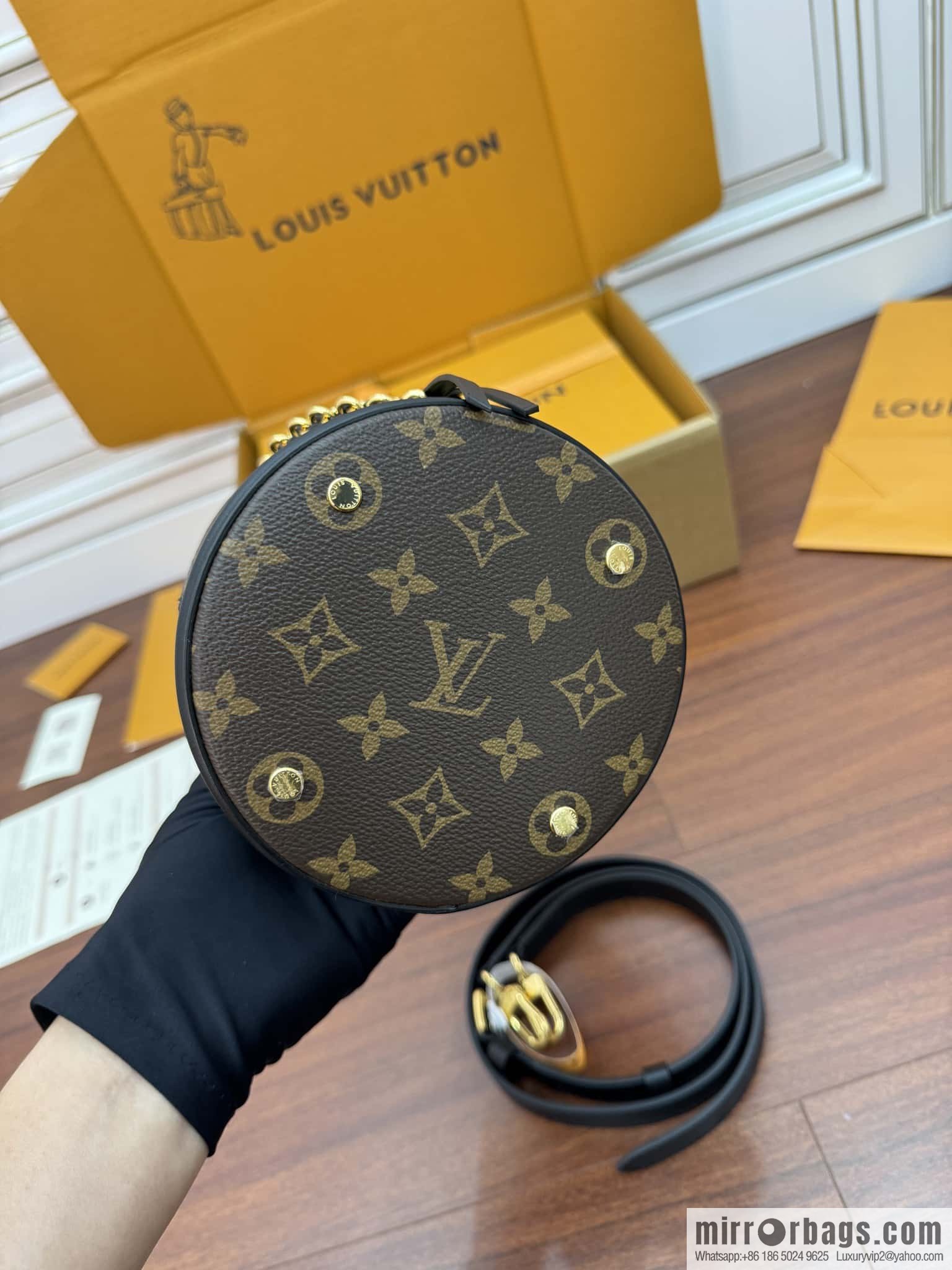 LV M83480 CANOE handbag