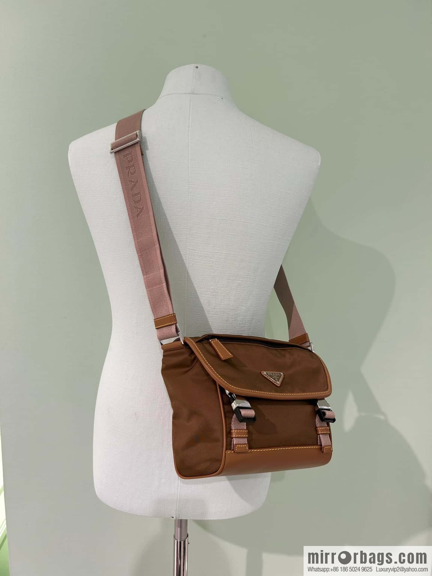 Prada 🎉 new messenger bag 🎉🎉 2VD066