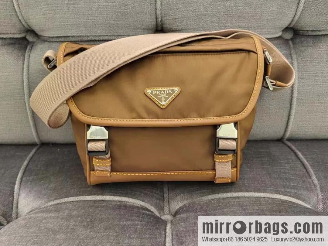 Prada 🎉 new messenger bag 🎉🎉 2VD066