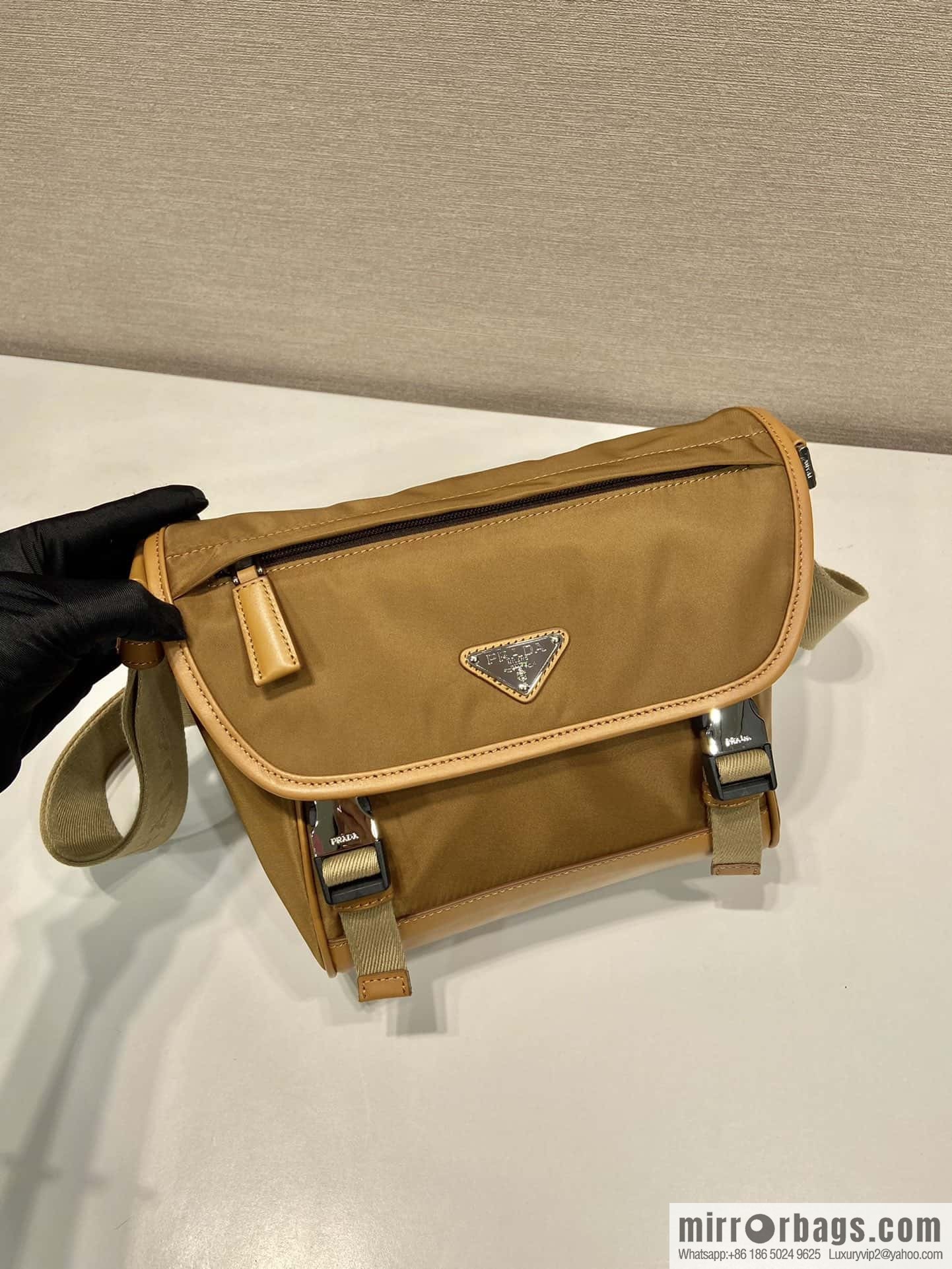 Prada 🎉 new messenger bag 🎉🎉 2VD066