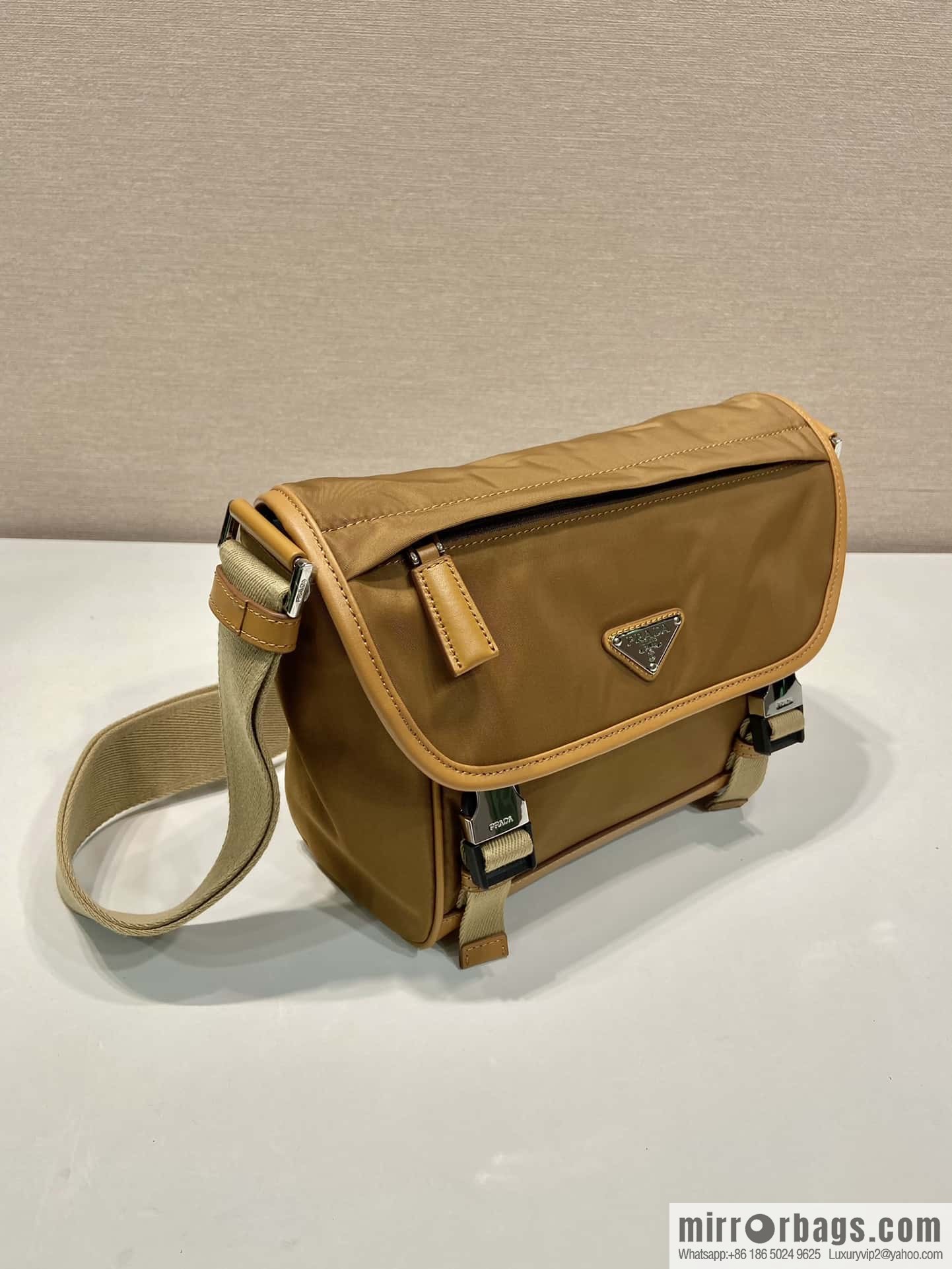 Prada 🎉 new messenger bag 🎉🎉 2VD066
