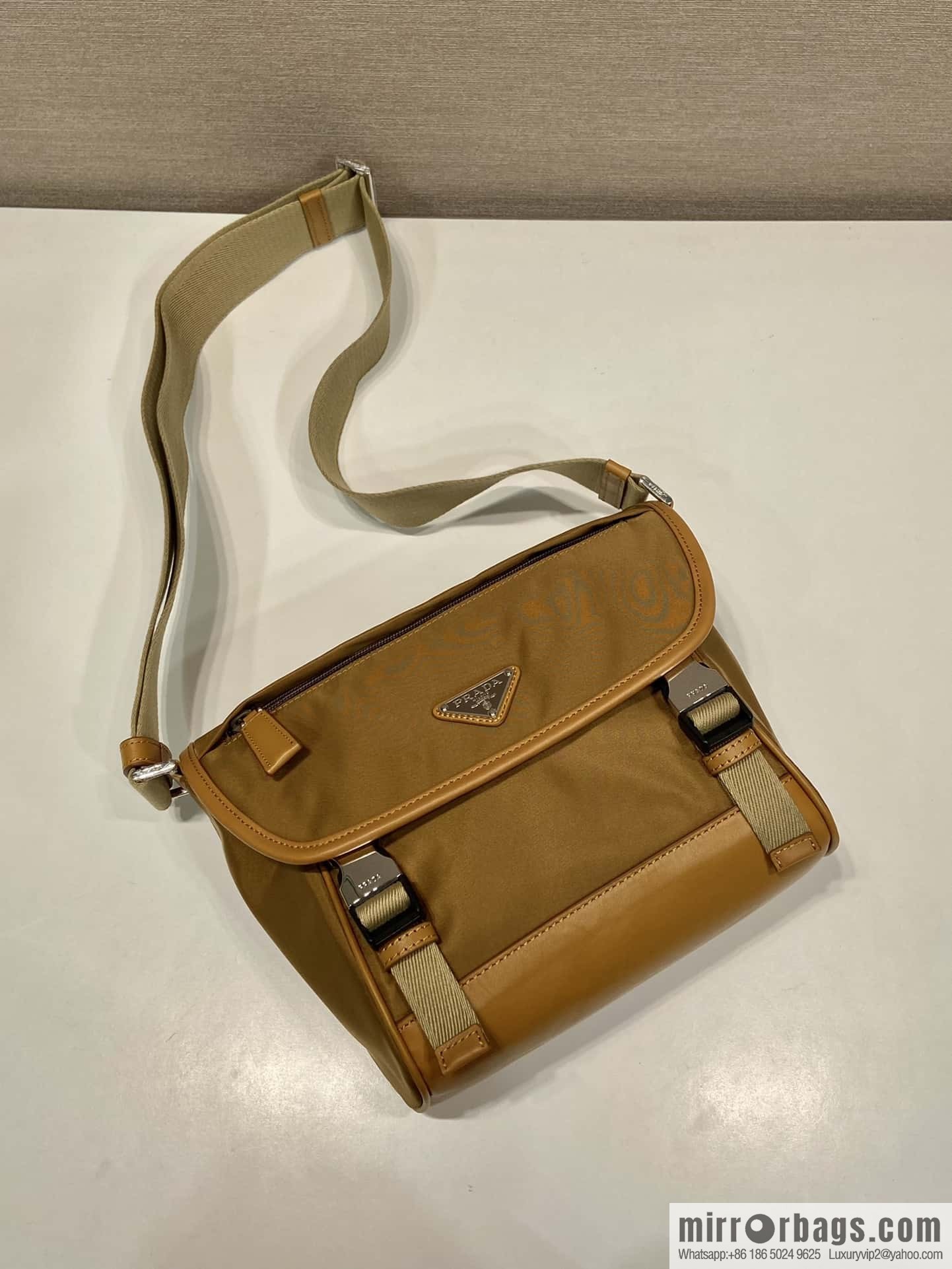 Prada 🎉 new messenger bag 🎉🎉 2VD066