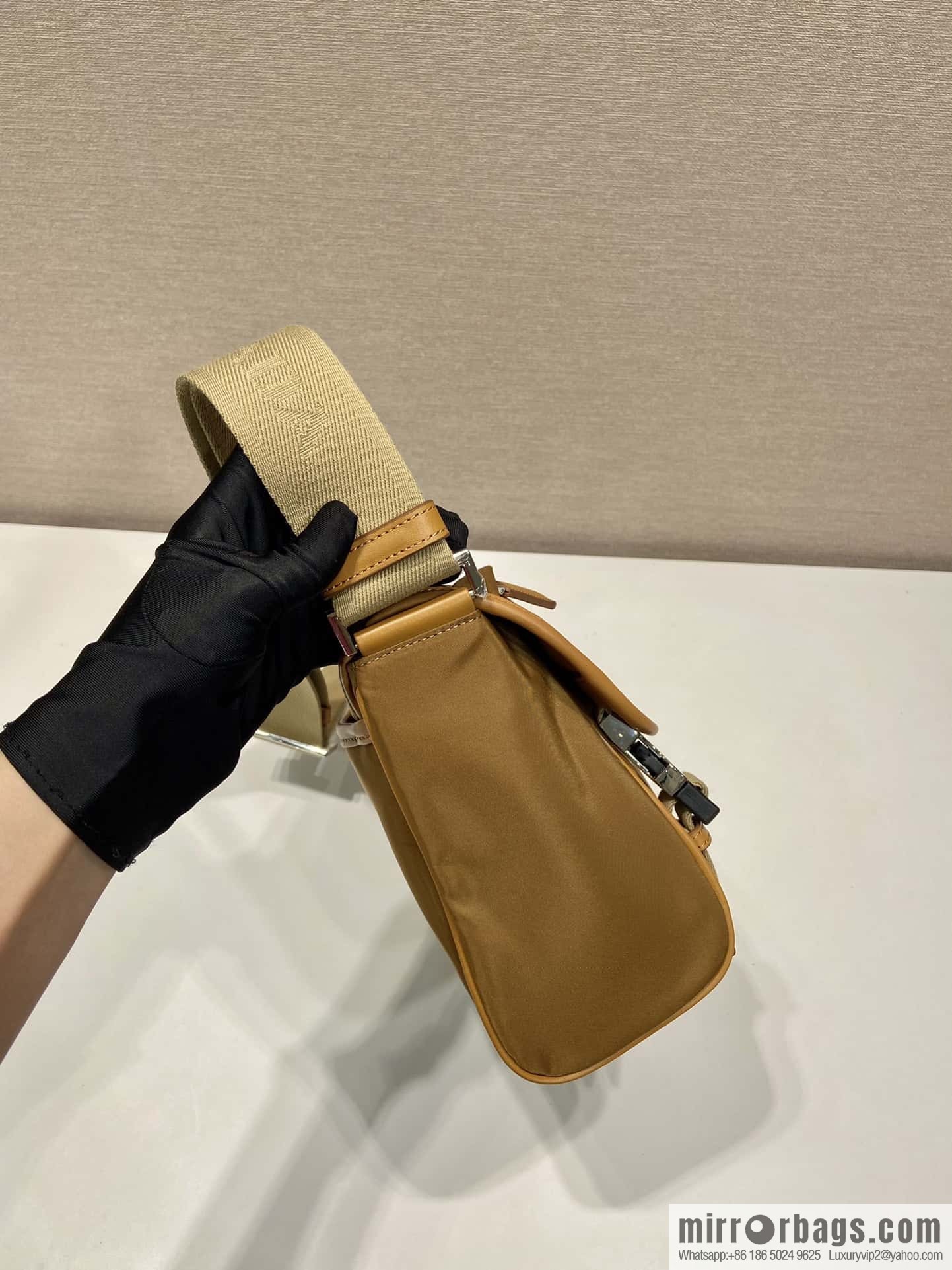 Prada 🎉 new messenger bag 🎉🎉 2VD066