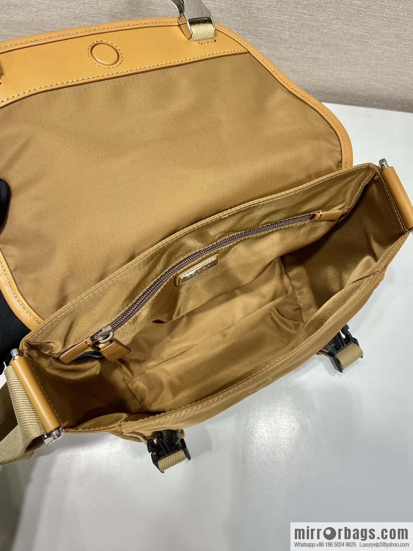 Prada 🎉 new messenger bag 🎉🎉 2VD066