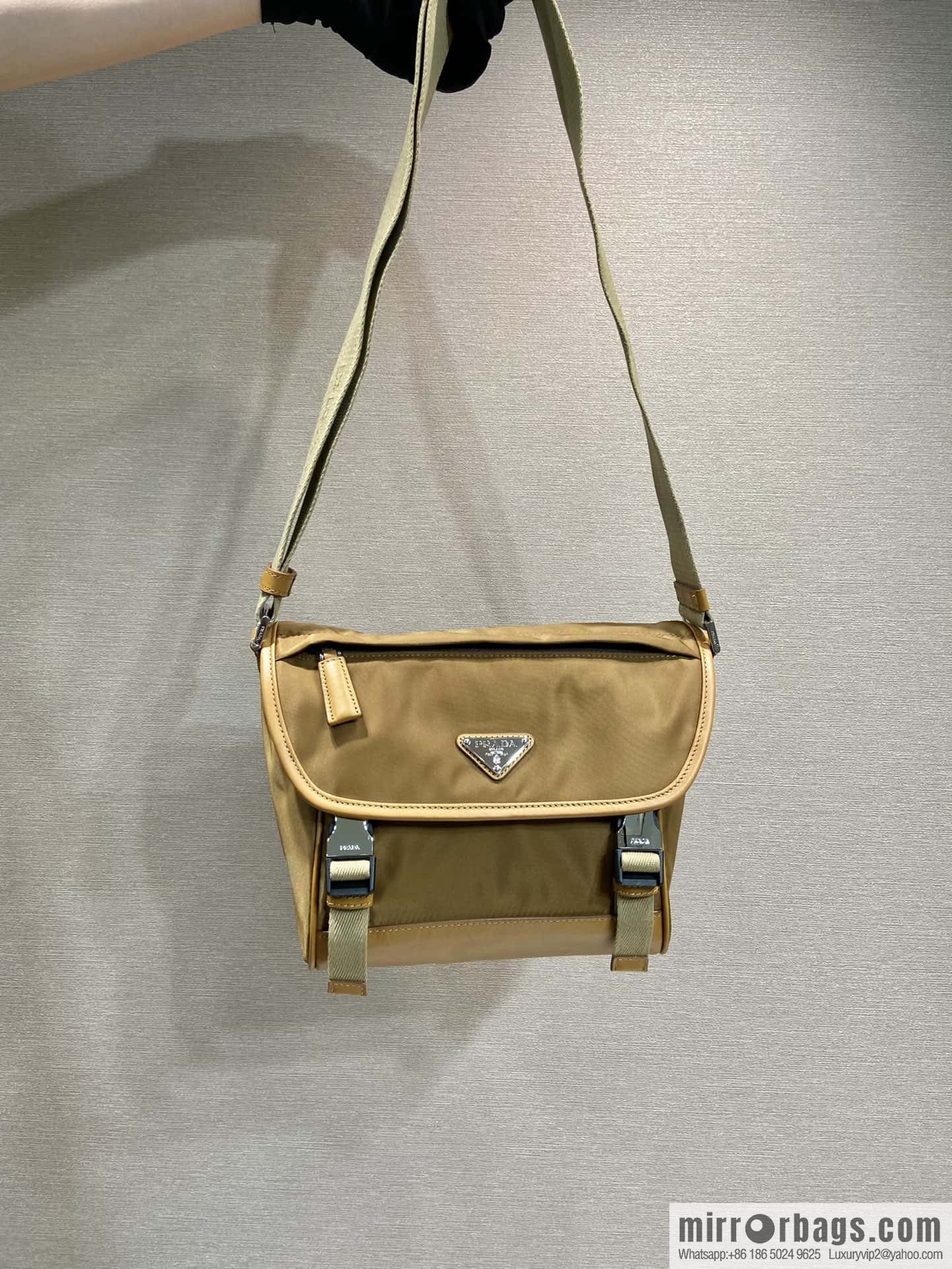 Prada 🎉 new messenger bag 🎉🎉 2VD066