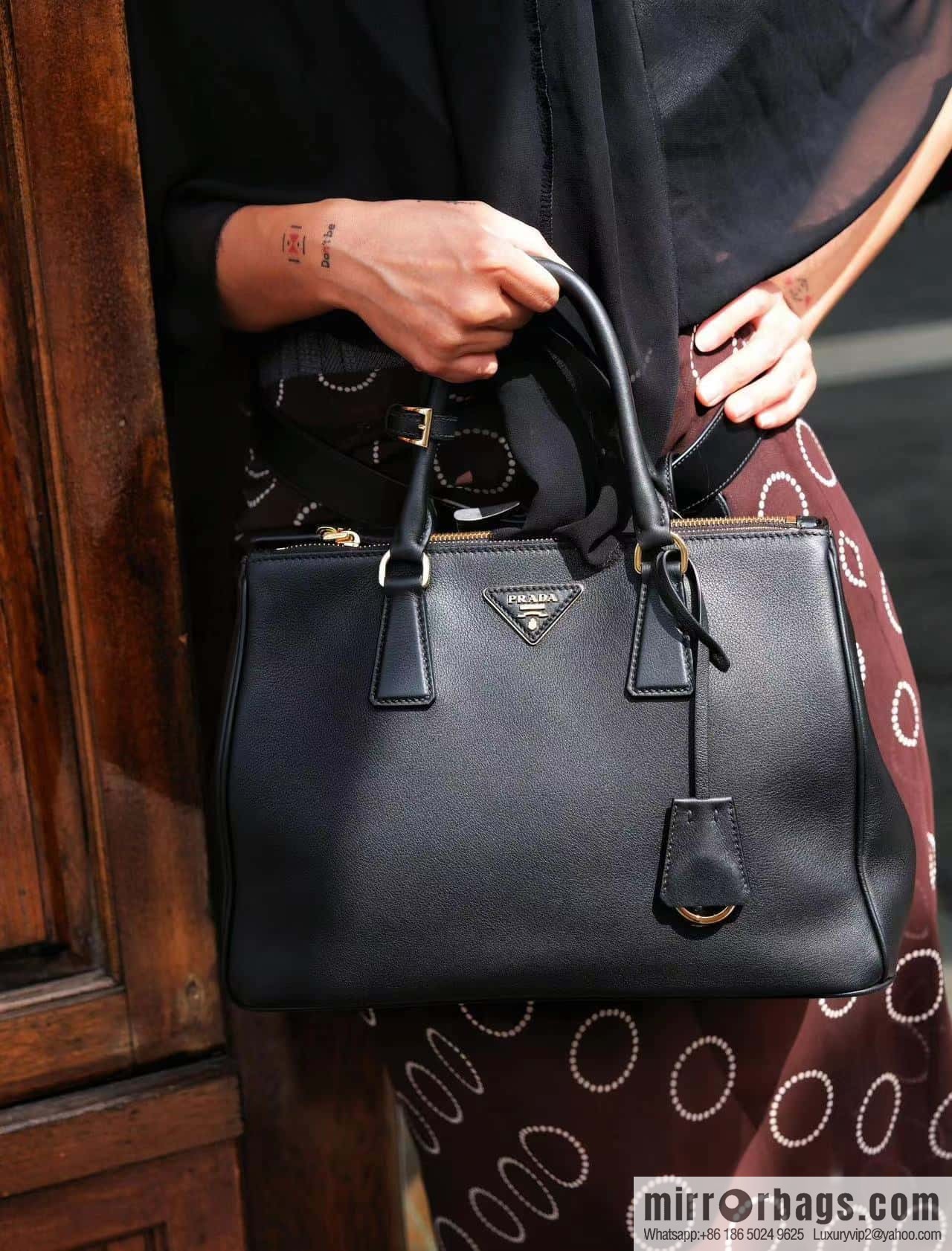 Prada 🎉 new killer bag 🎉 1BA274 large plain weave🎉