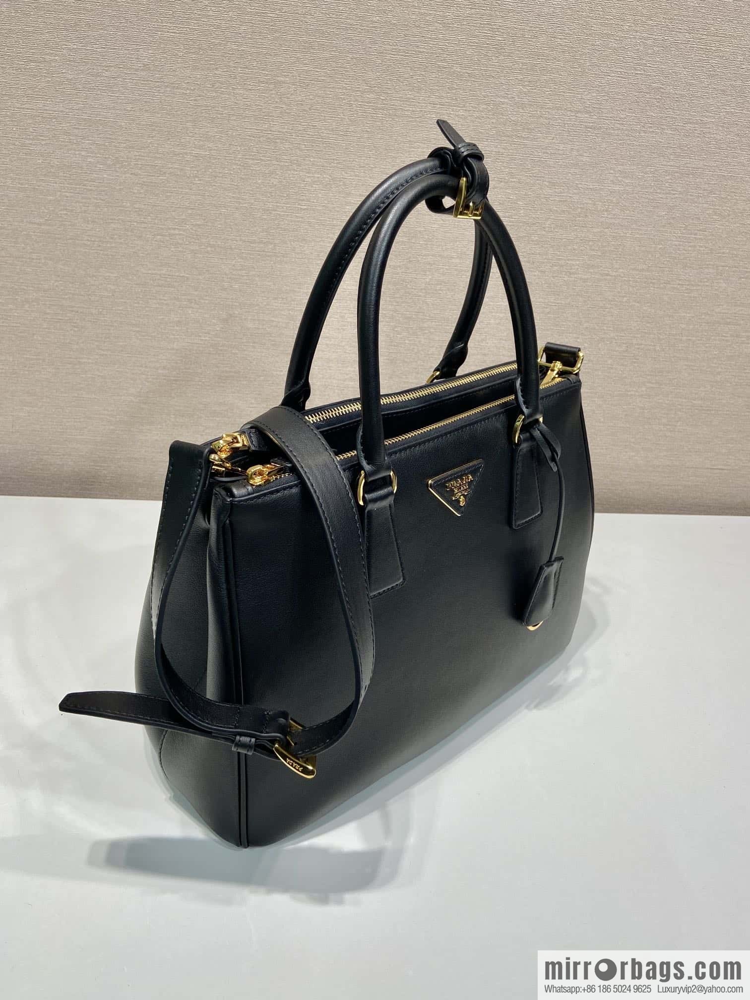 Prada 🎉 new killer bag 🎉 1BA274 large plain weave🎉