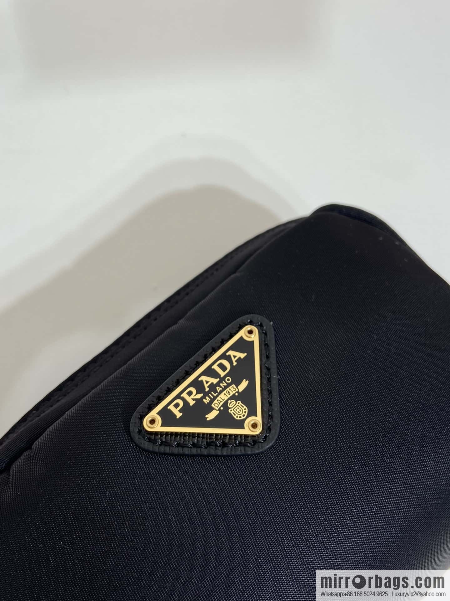 Prada 🎉 small hand bag 🎉 1NA339/K