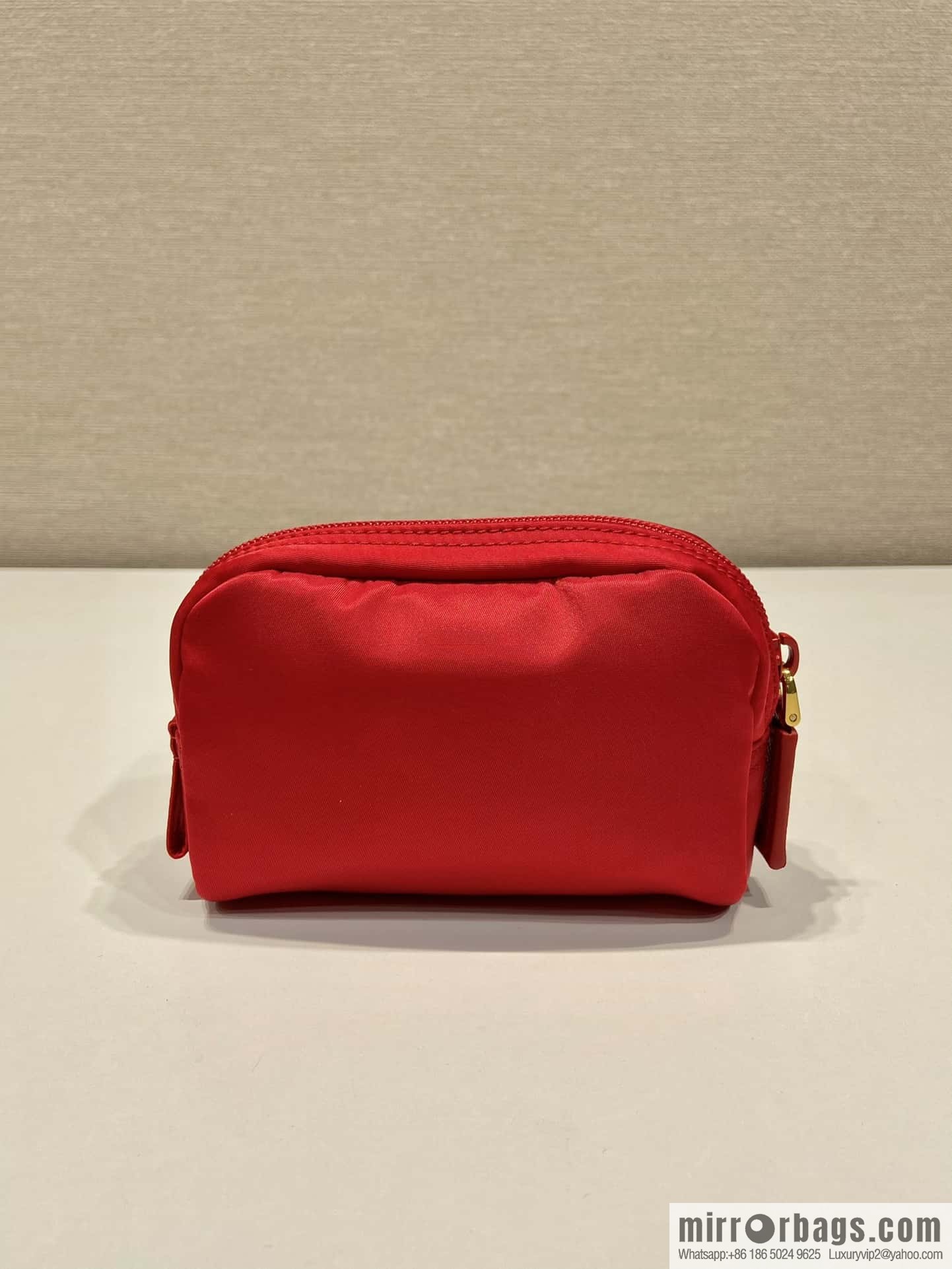 Prada 🎉 small hand bag 🎉 1NA339/K