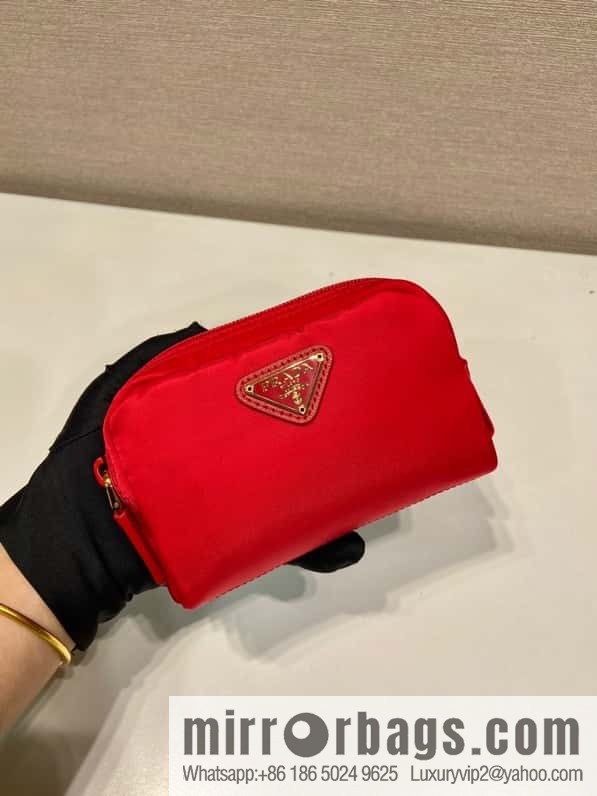 Prada 🎉 small hand bag 🎉 1NA339/K