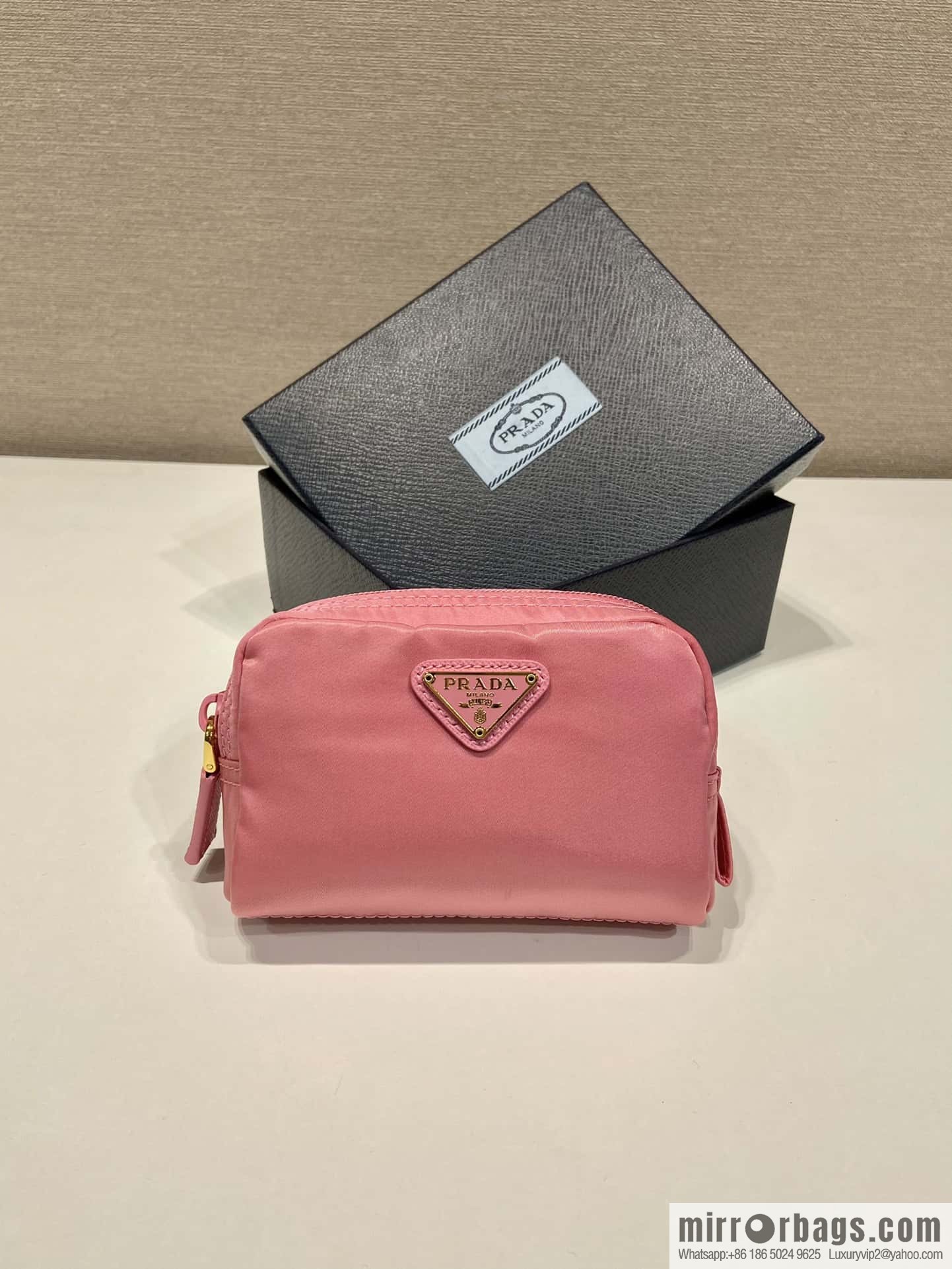 Prada 🎉 small hand bag 🎉 1NA339/K