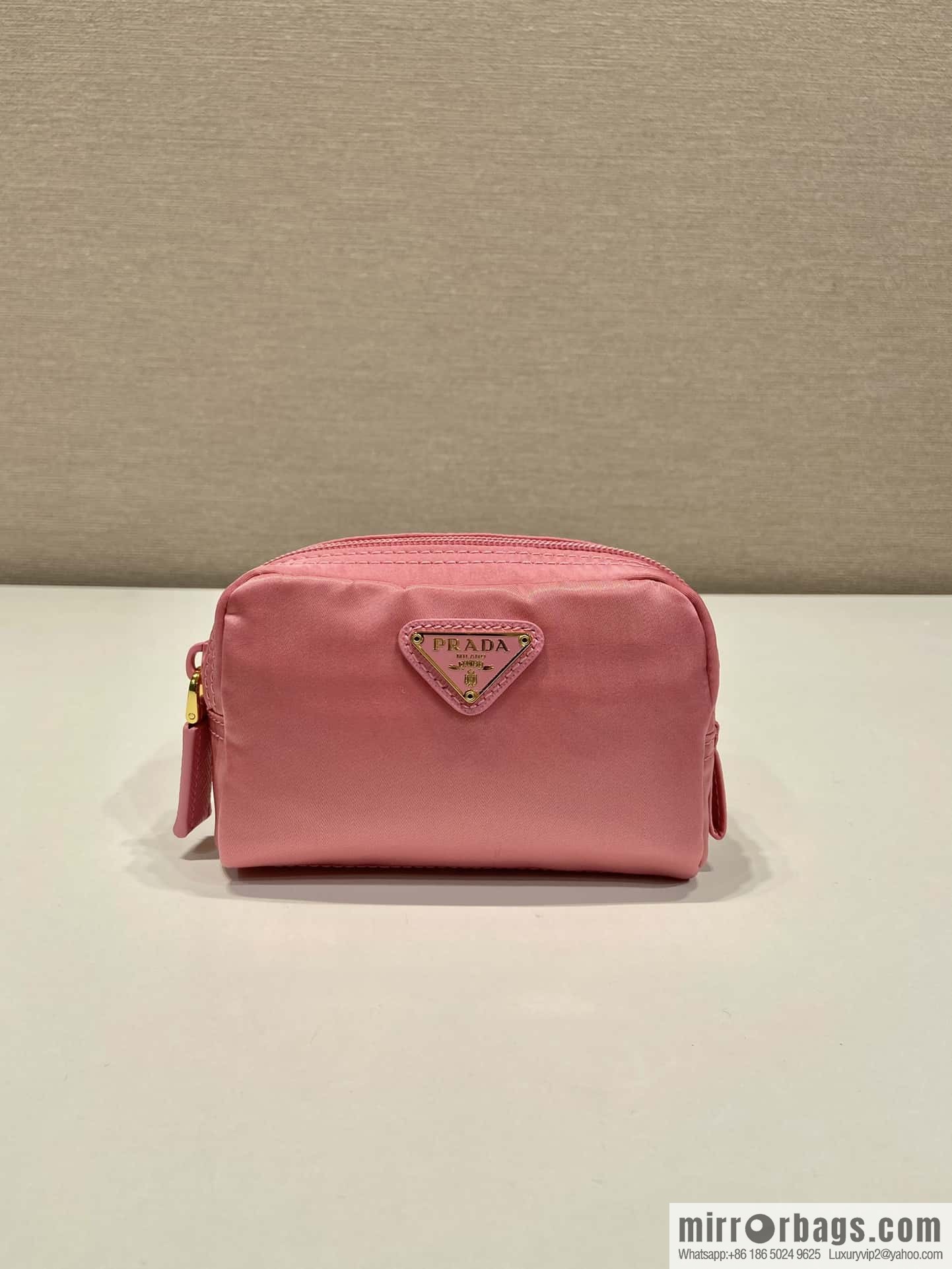 Prada 🎉 small hand bag 🎉 1NA339/K