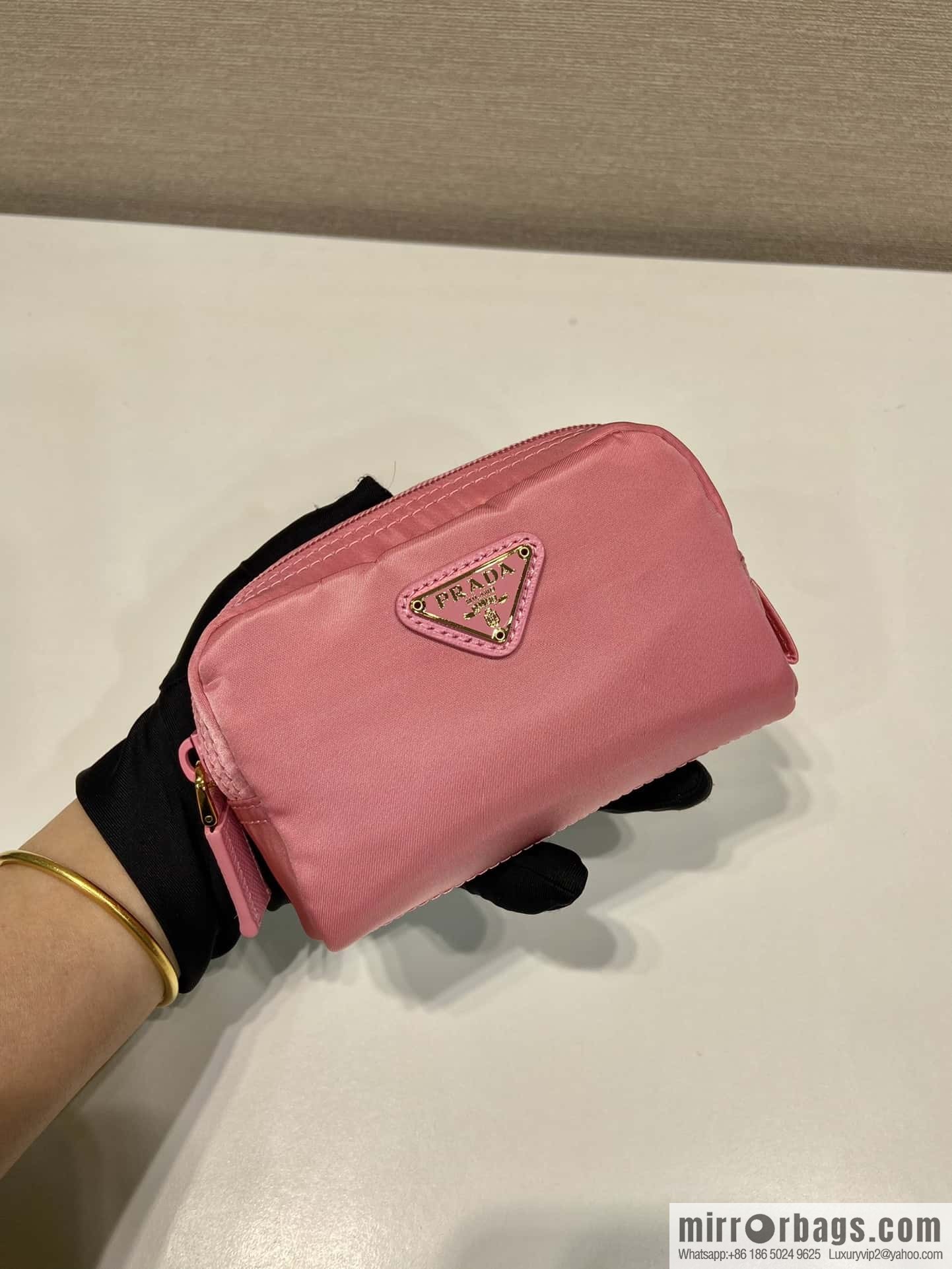 Prada 🎉 small hand bag 🎉 1NA339/K