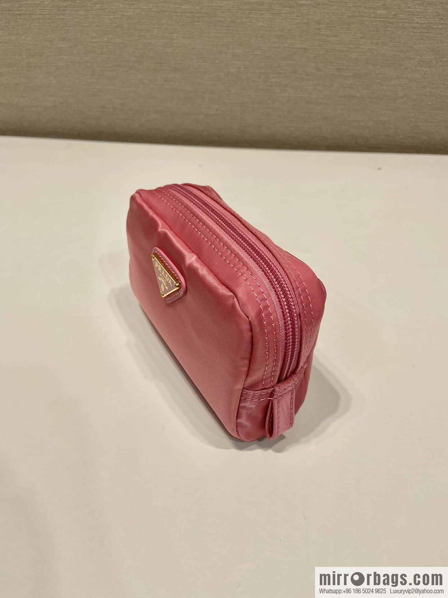 Prada 🎉 small hand bag 🎉 1NA339/K