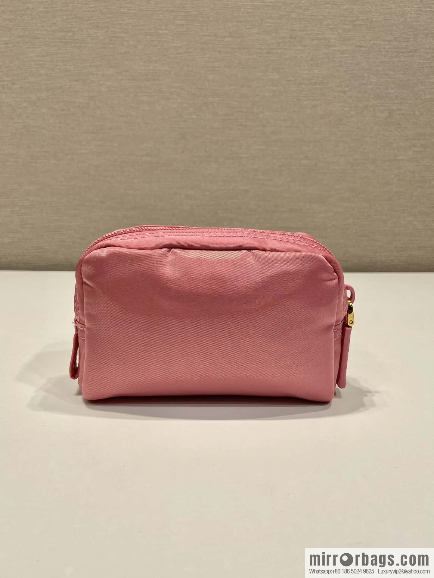 Prada 🎉 small hand bag 🎉 1NA339/K