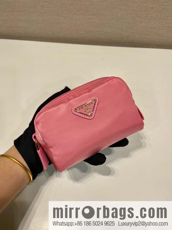 Prada 🎉 small hand bag 🎉 1NA339/K