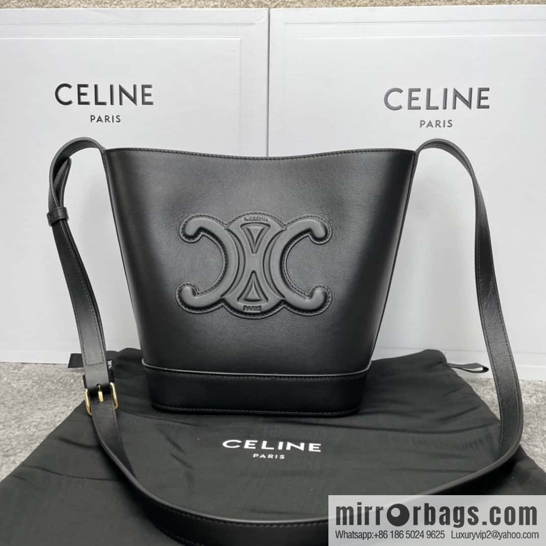 CELINE CUIR TRIOMPHE Small smooth leather bucket bag 198243