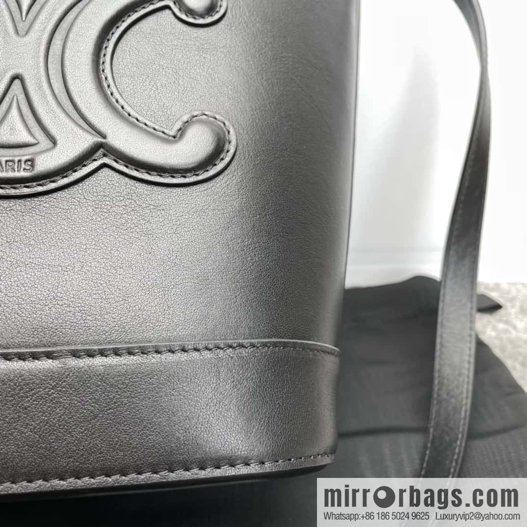 CELINE CUIR TRIOMPHE Small smooth leather bucket bag 198243