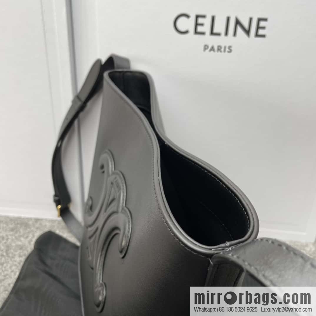 CELINE CUIR TRIOMPHE Small smooth leather bucket bag 198243
