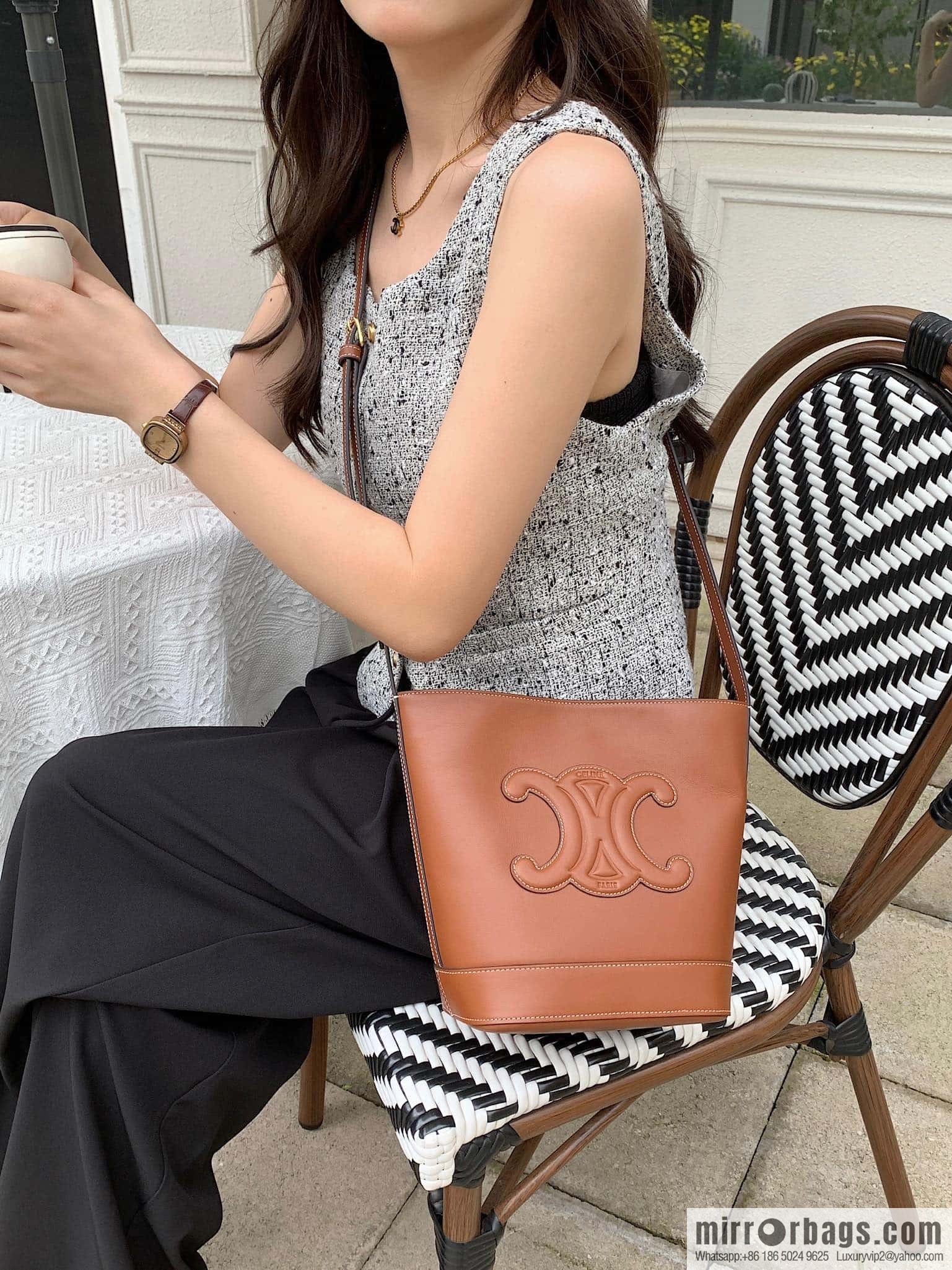 CELINE CUIR TRIOMPHE Small smooth leather bucket bag 198243