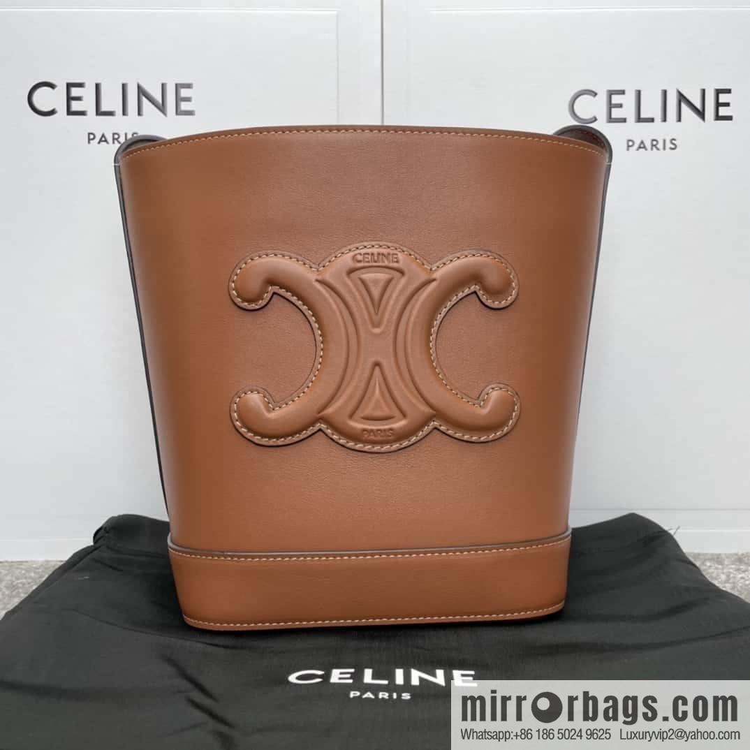CELINE CUIR TRIOMPHE Small smooth leather bucket bag 198243