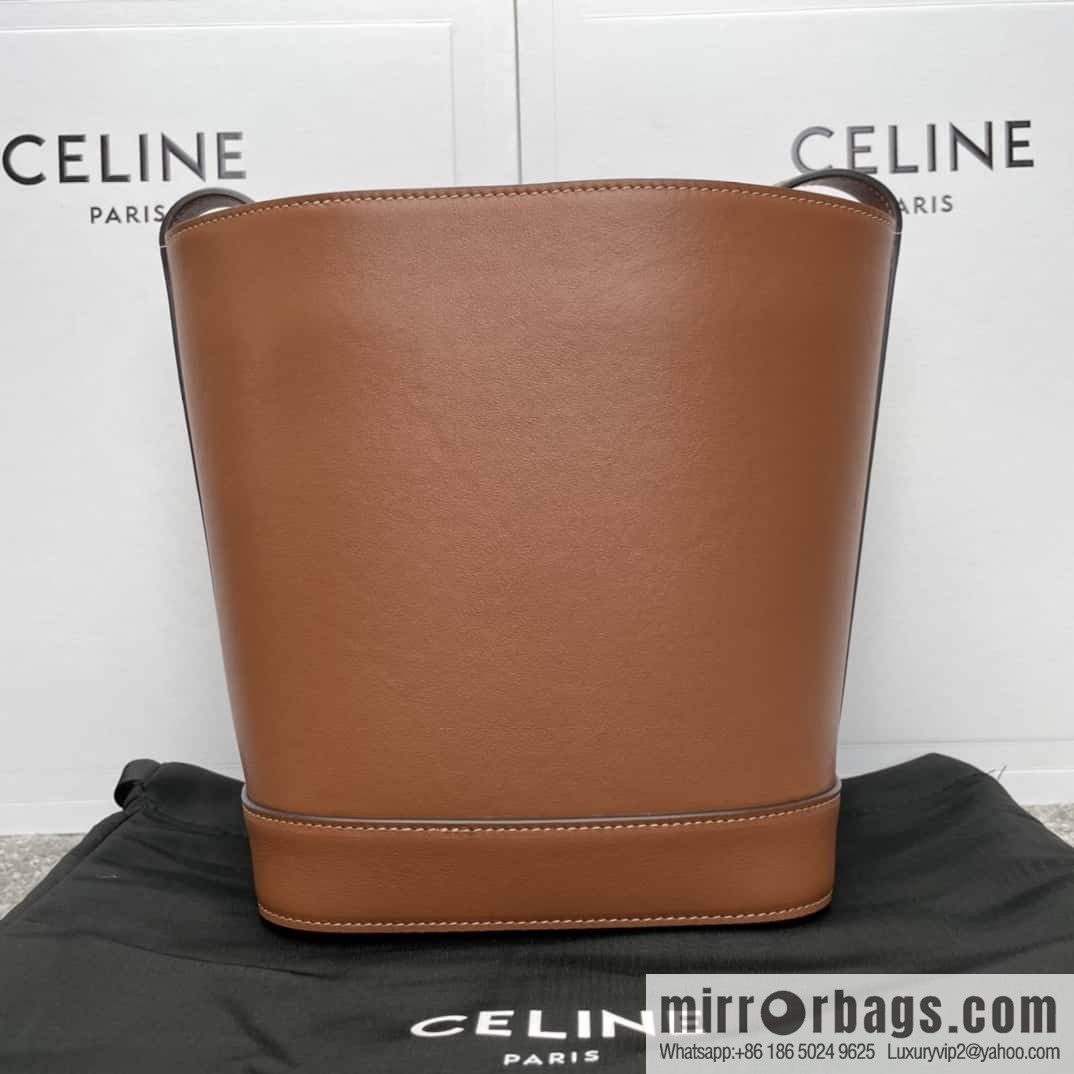 CELINE CUIR TRIOMPHE Small smooth leather bucket bag 198243