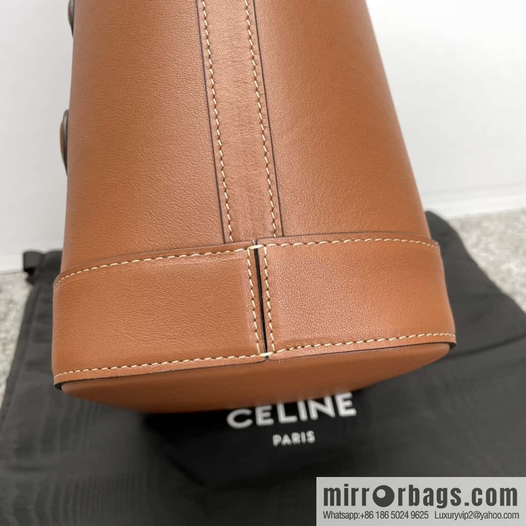 CELINE CUIR TRIOMPHE Small smooth leather bucket bag 198243