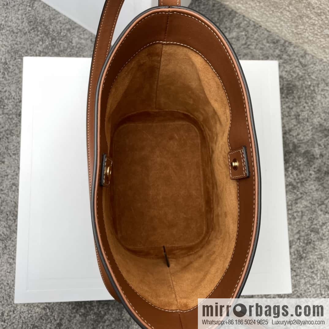 CELINE CUIR TRIOMPHE Small smooth leather bucket bag 198243
