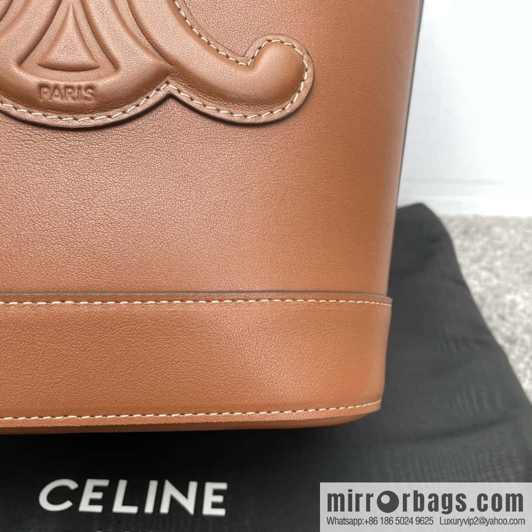 CELINE CUIR TRIOMPHE Small smooth leather bucket bag 198243