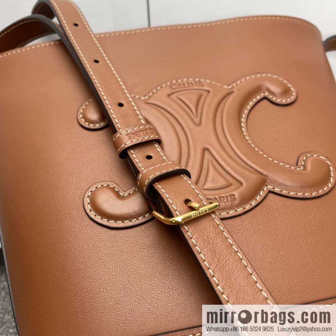 CELINE CUIR TRIOMPHE Small smooth leather bucket bag 198243