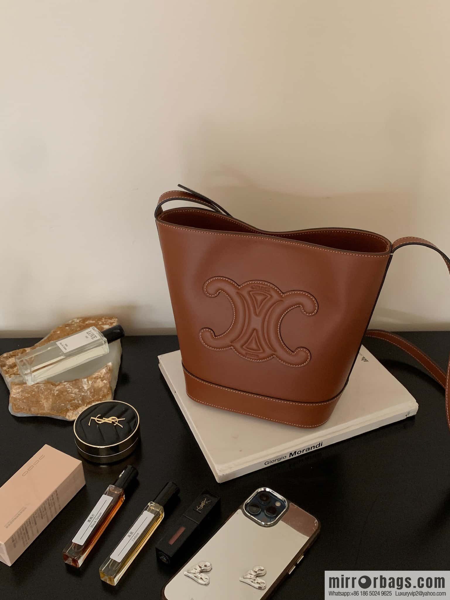 CELINE CUIR TRIOMPHE Small smooth leather bucket bag 198243