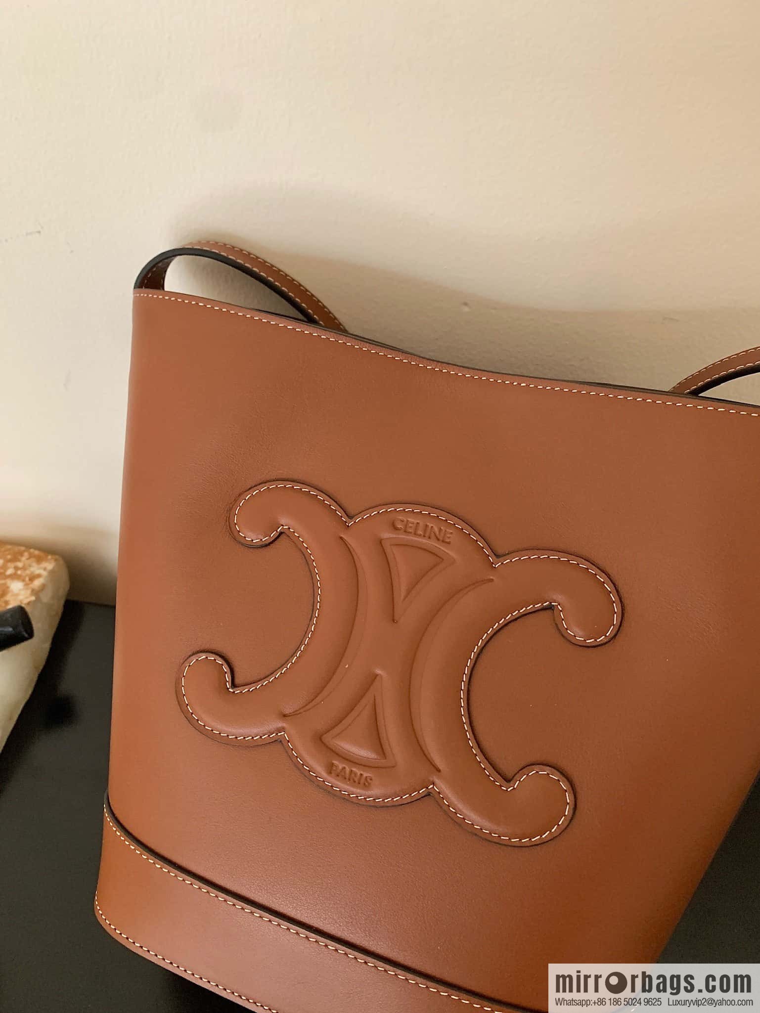 CELINE CUIR TRIOMPHE Small smooth leather bucket bag 198243