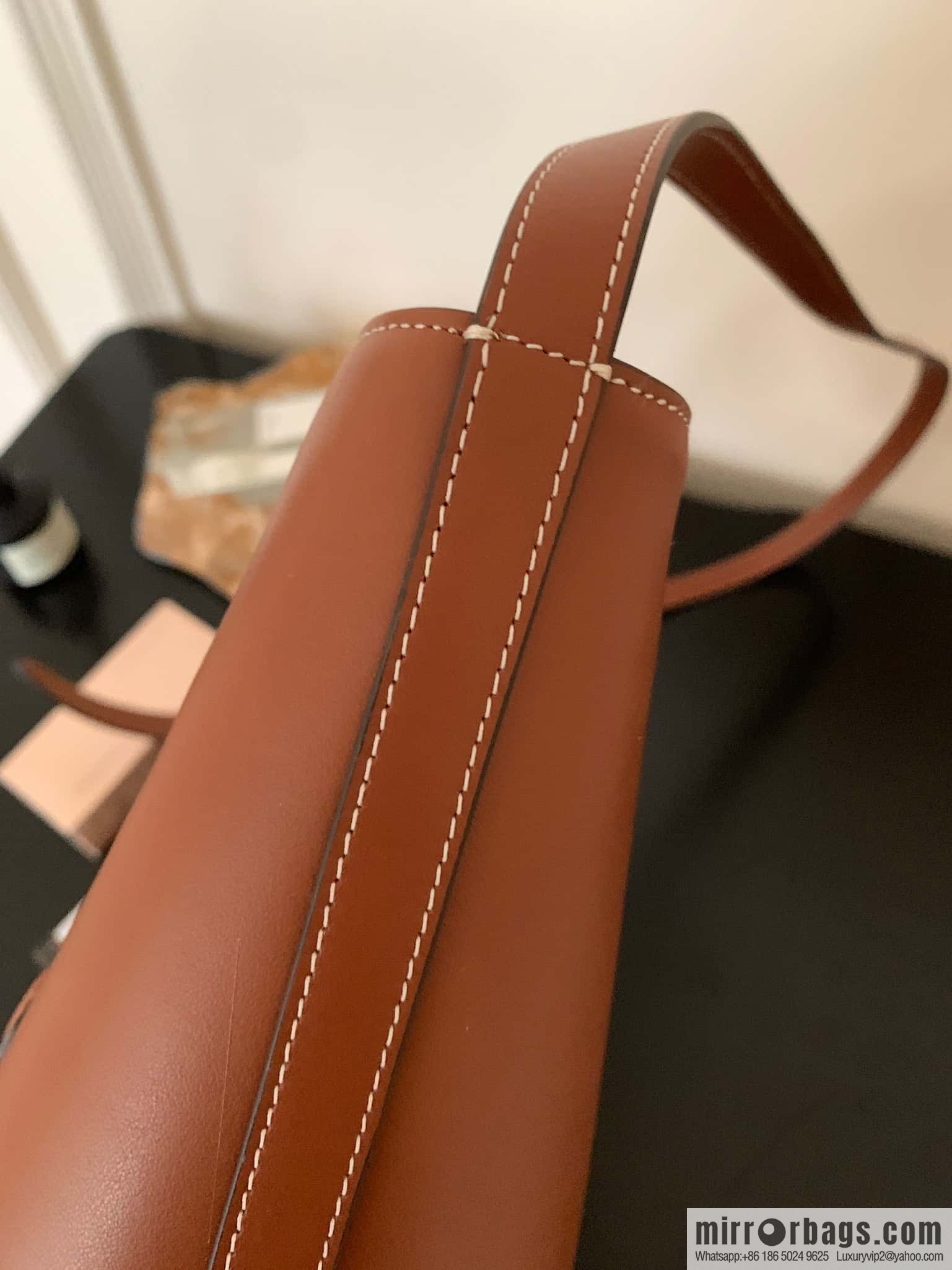 CELINE CUIR TRIOMPHE Small smooth leather bucket bag 198243